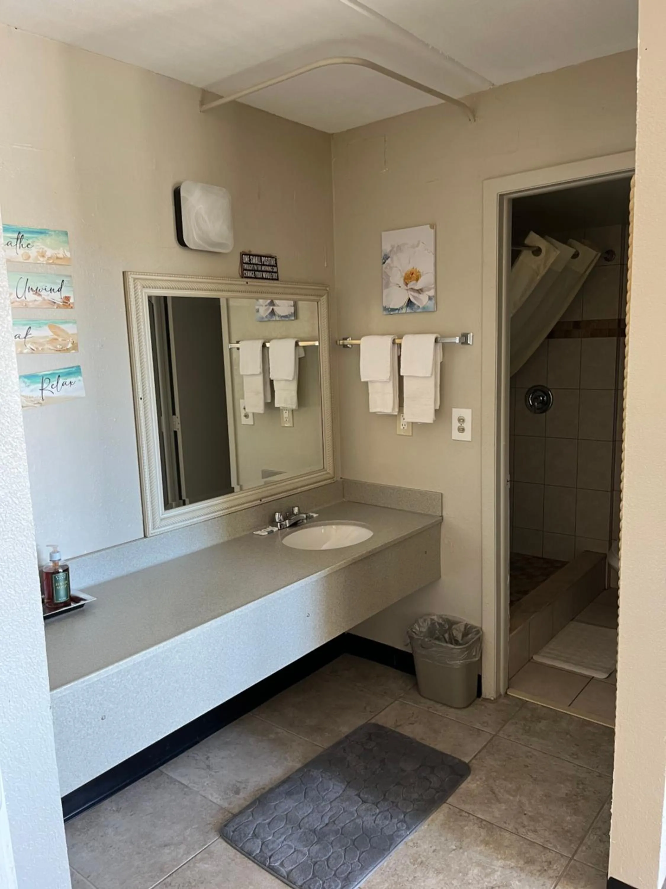 Bathroom in Budget Inn