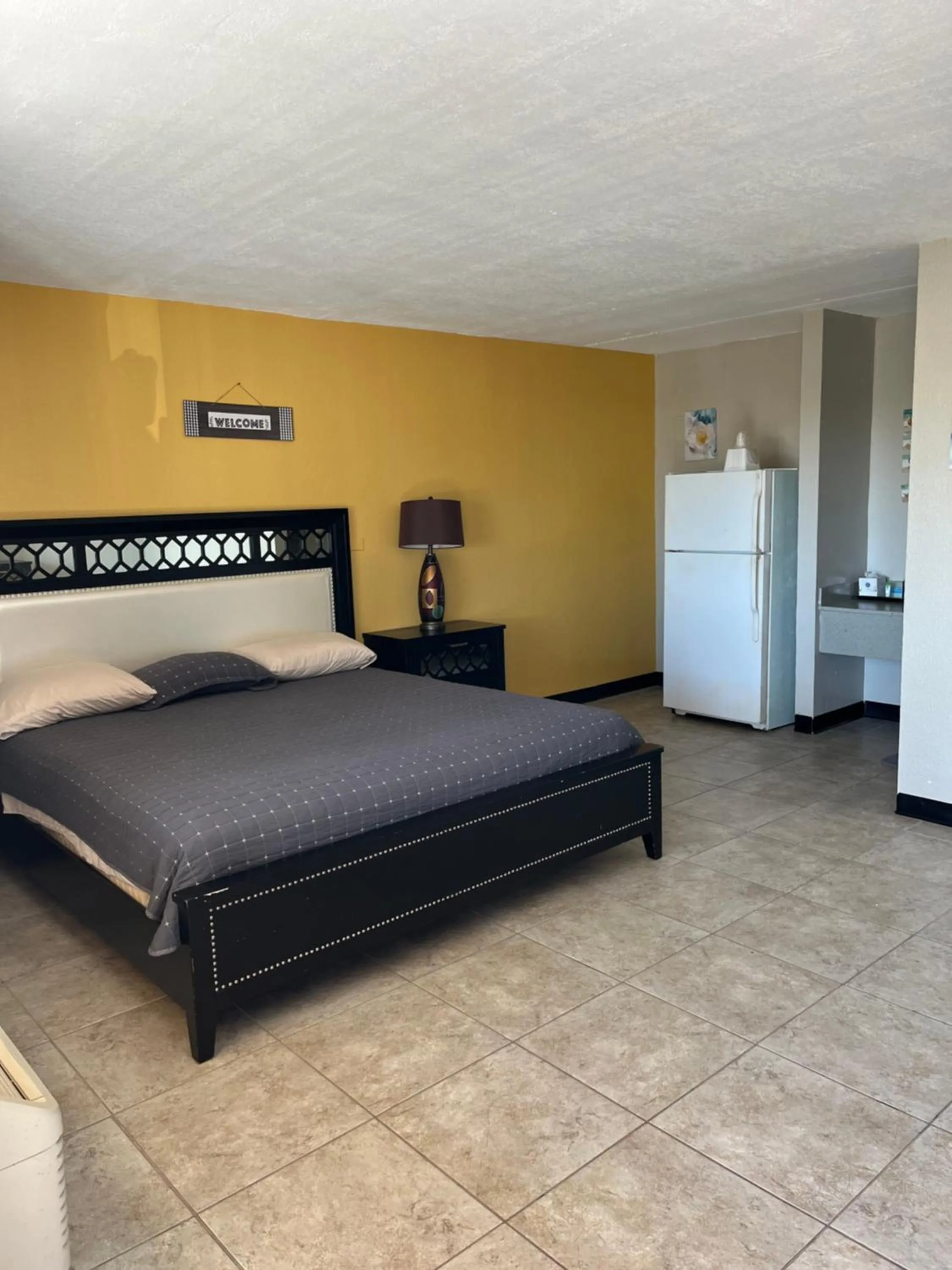 Bedroom, Bed in Budget Inn