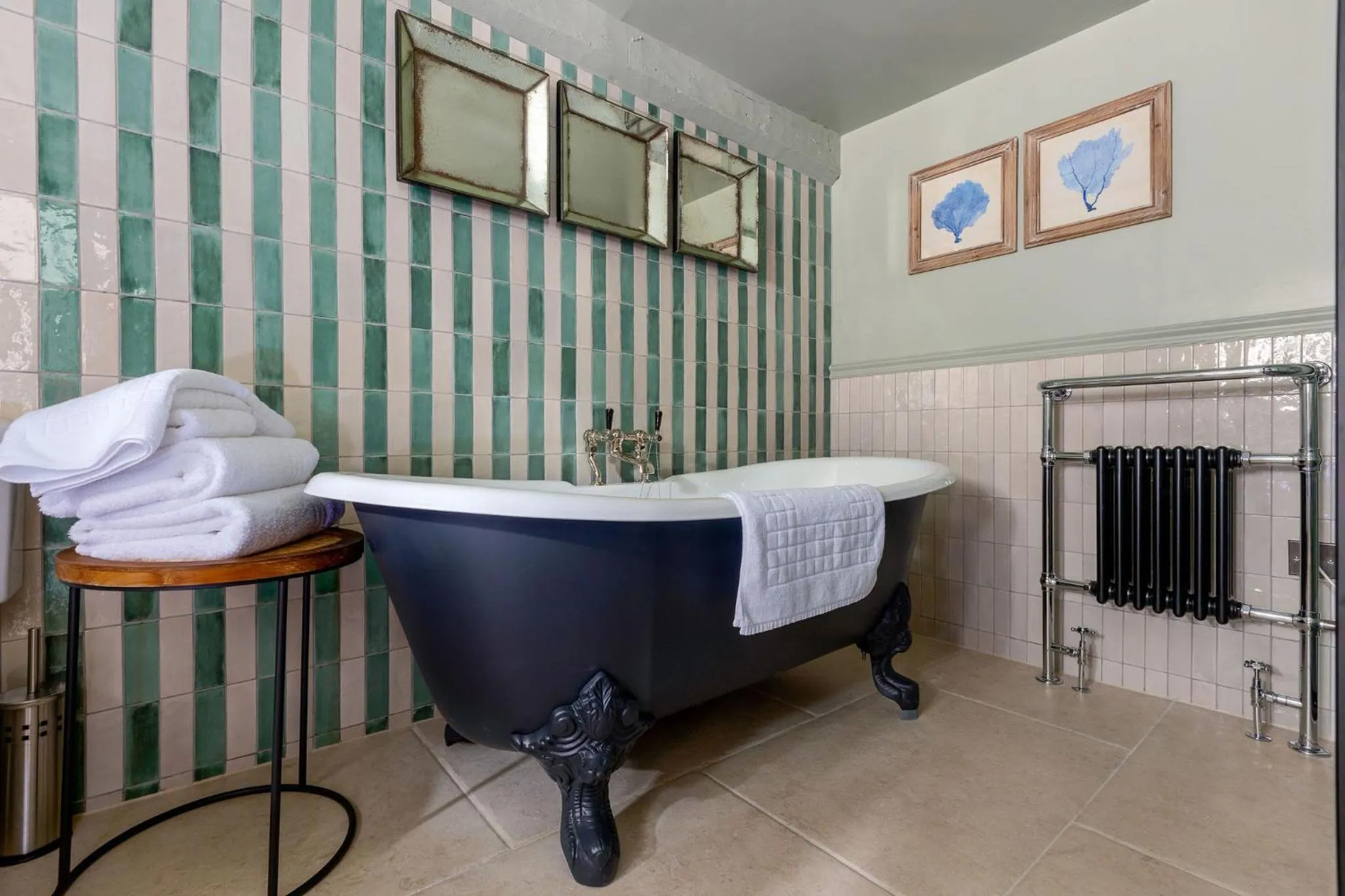 Bath, Bed in Egypt Mill Hotel and Restaurant