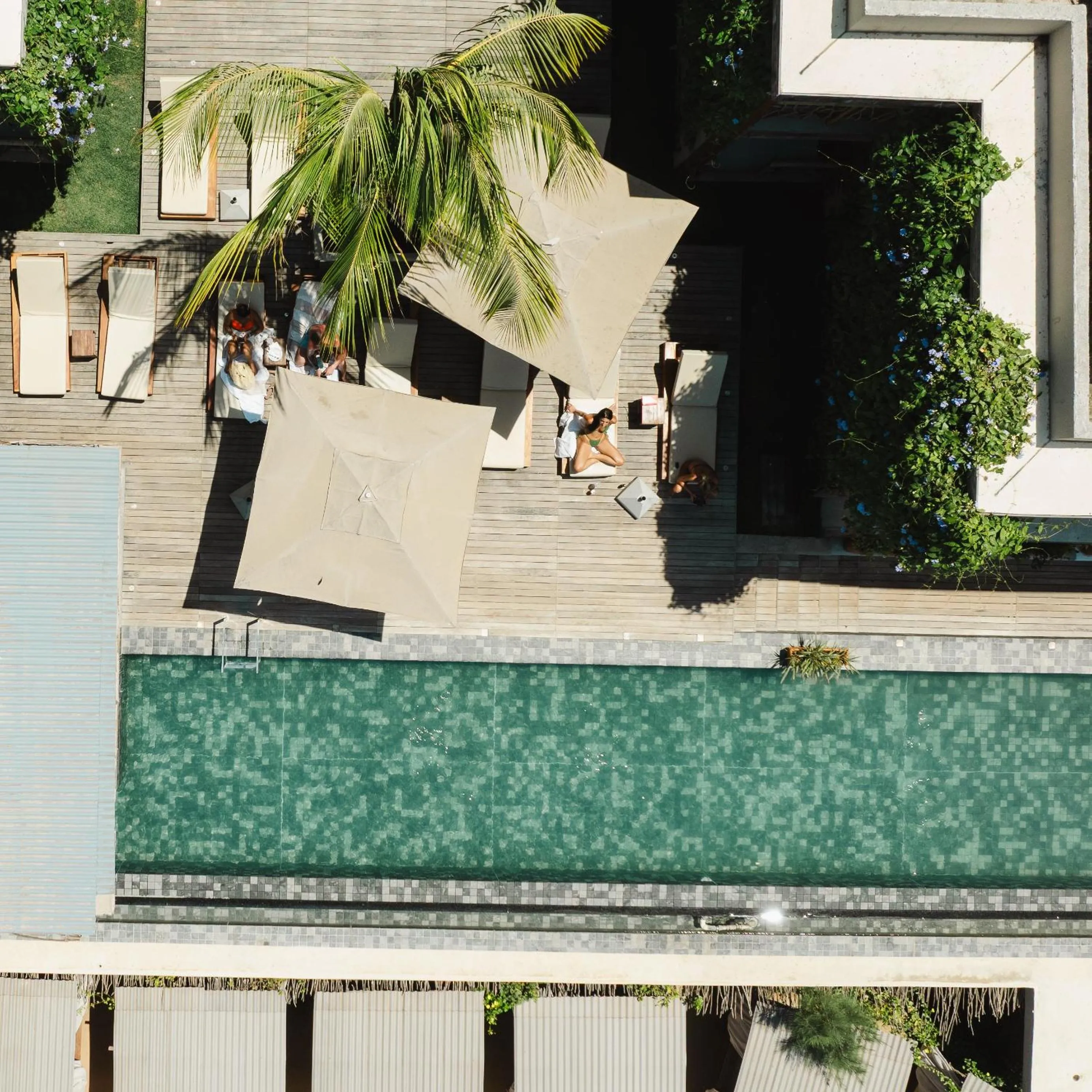 Swimming pool in Apenunga Eco Hotel