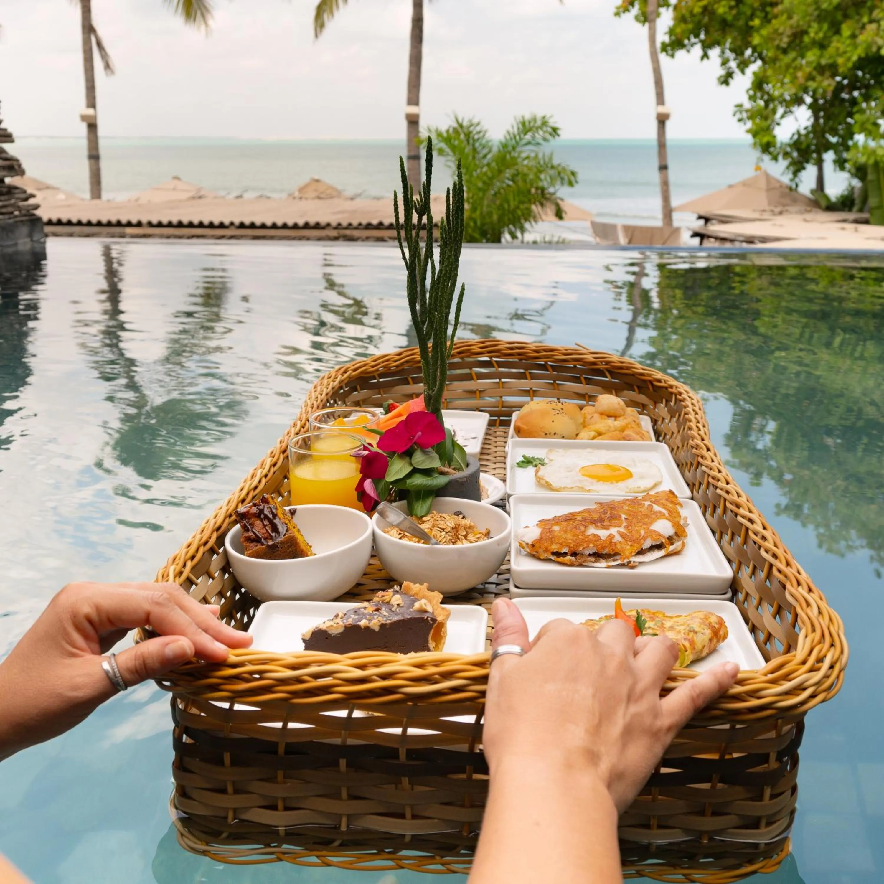 Pool view in Apenunga Eco Hotel