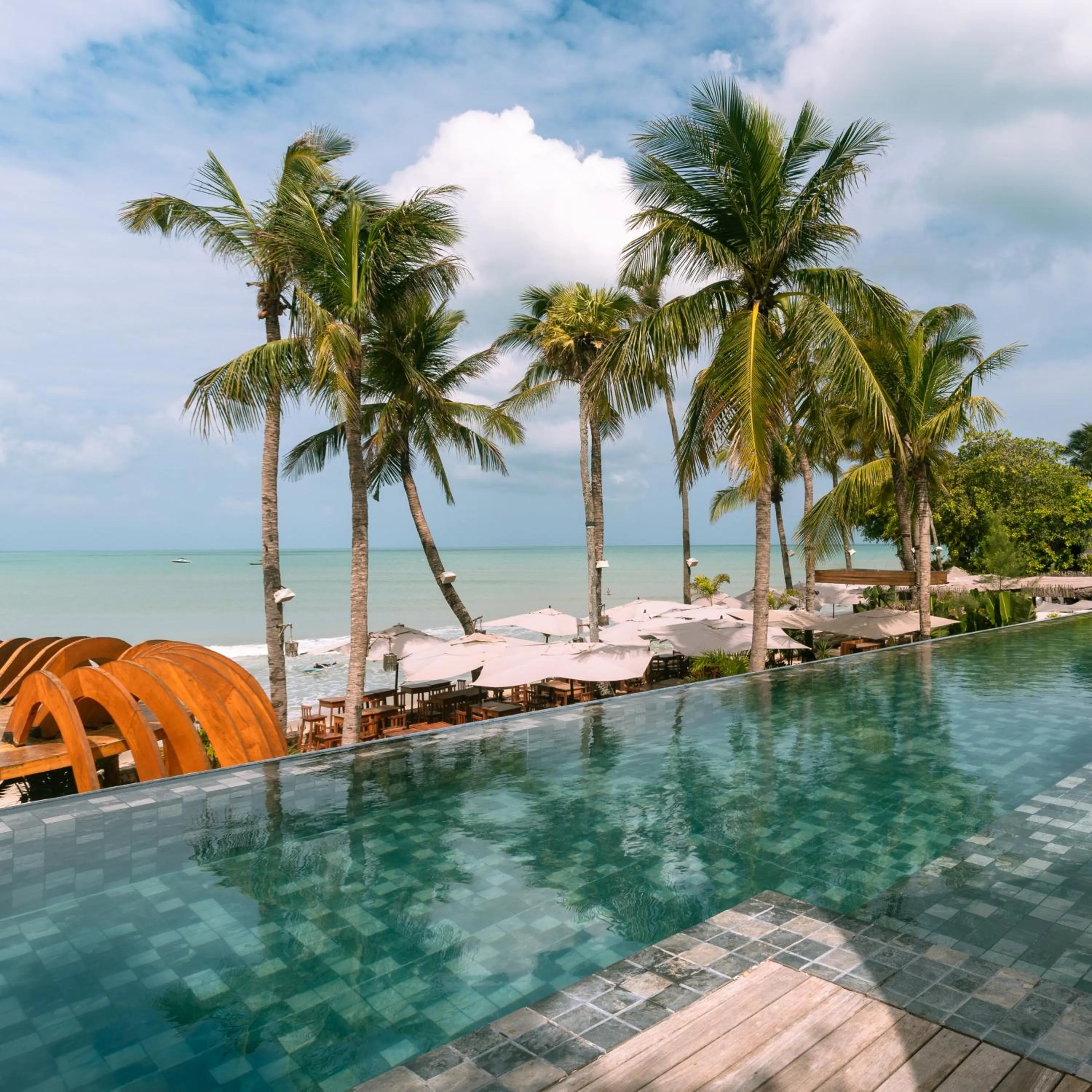 Pool view in Apenunga Eco Hotel