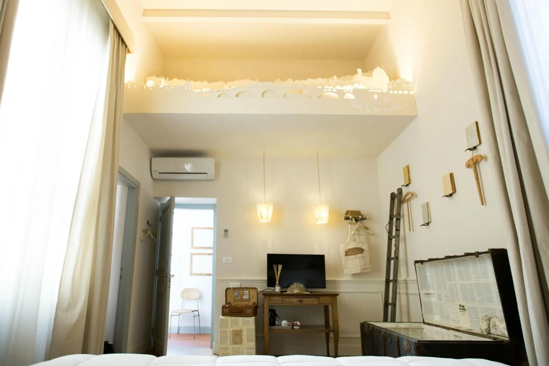 Photo of the whole room in Soprarno Suites