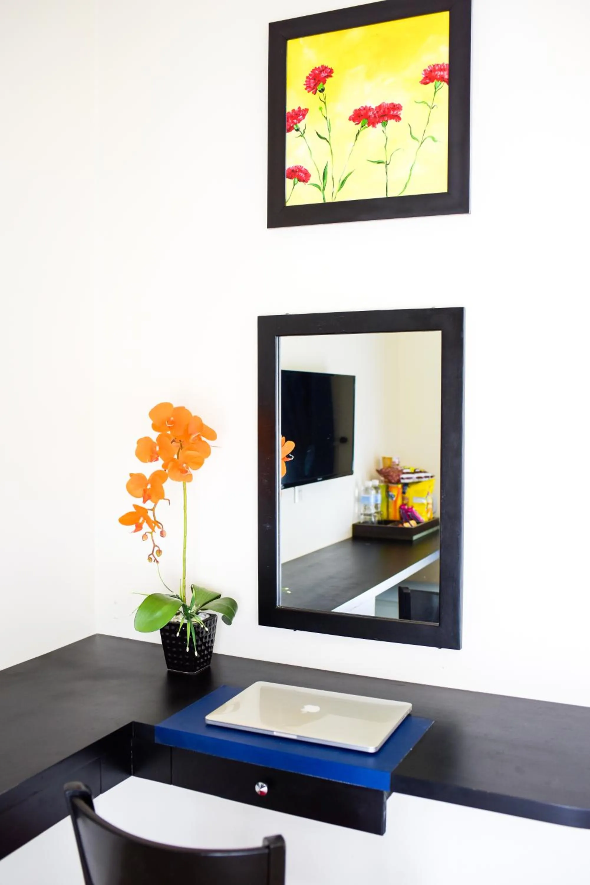 Communal lounge/ TV room in La Maison Danang Beach Hotel