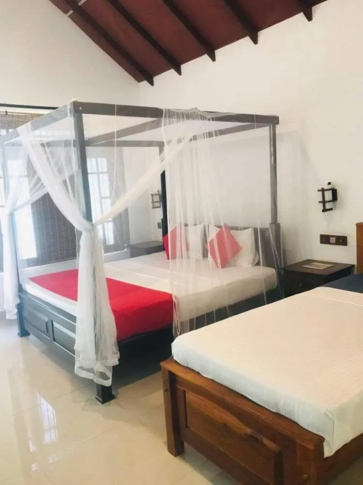 Bed in Walawa Reach hotel