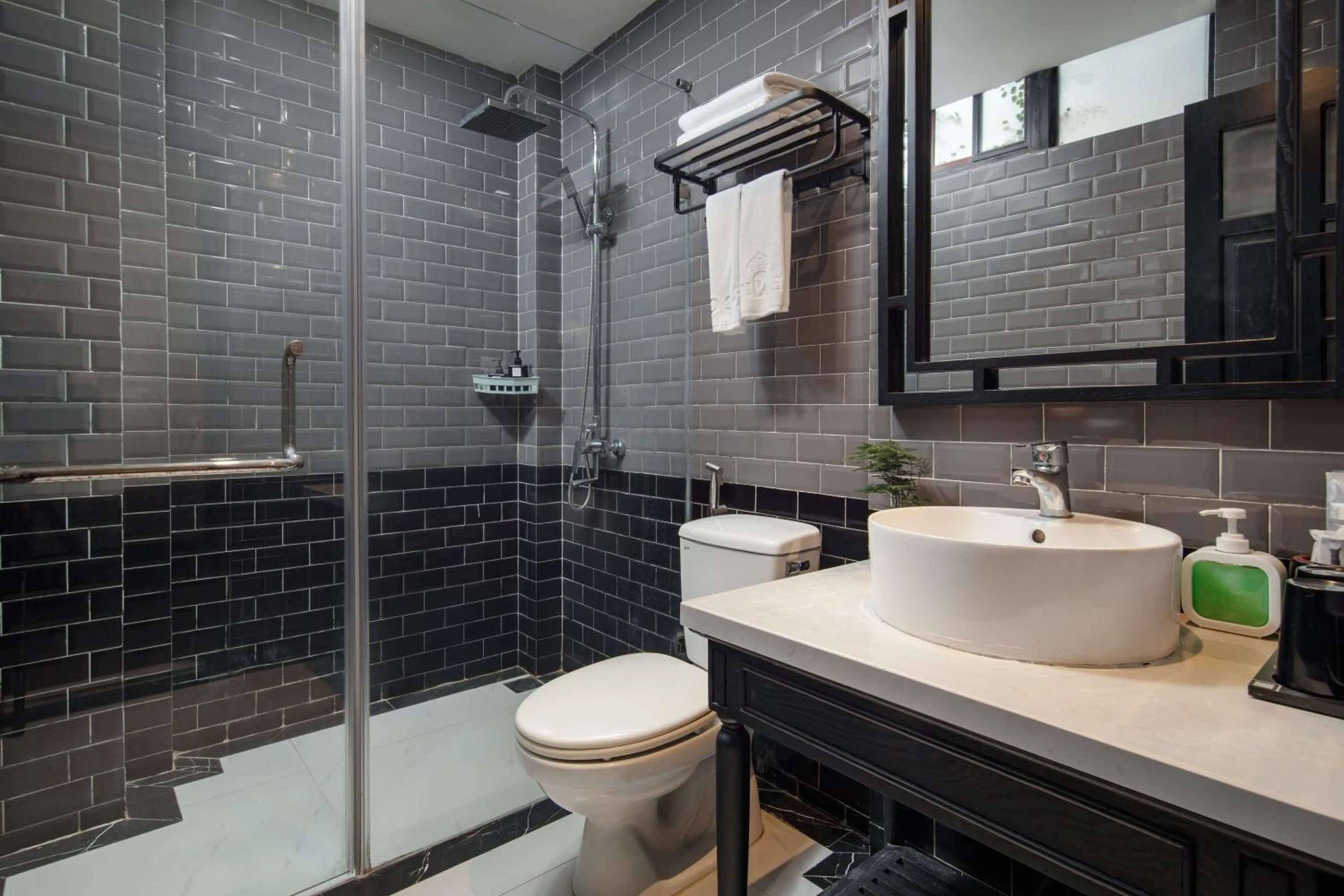 Toilet in Hanoi Ancient Paradise Hotel