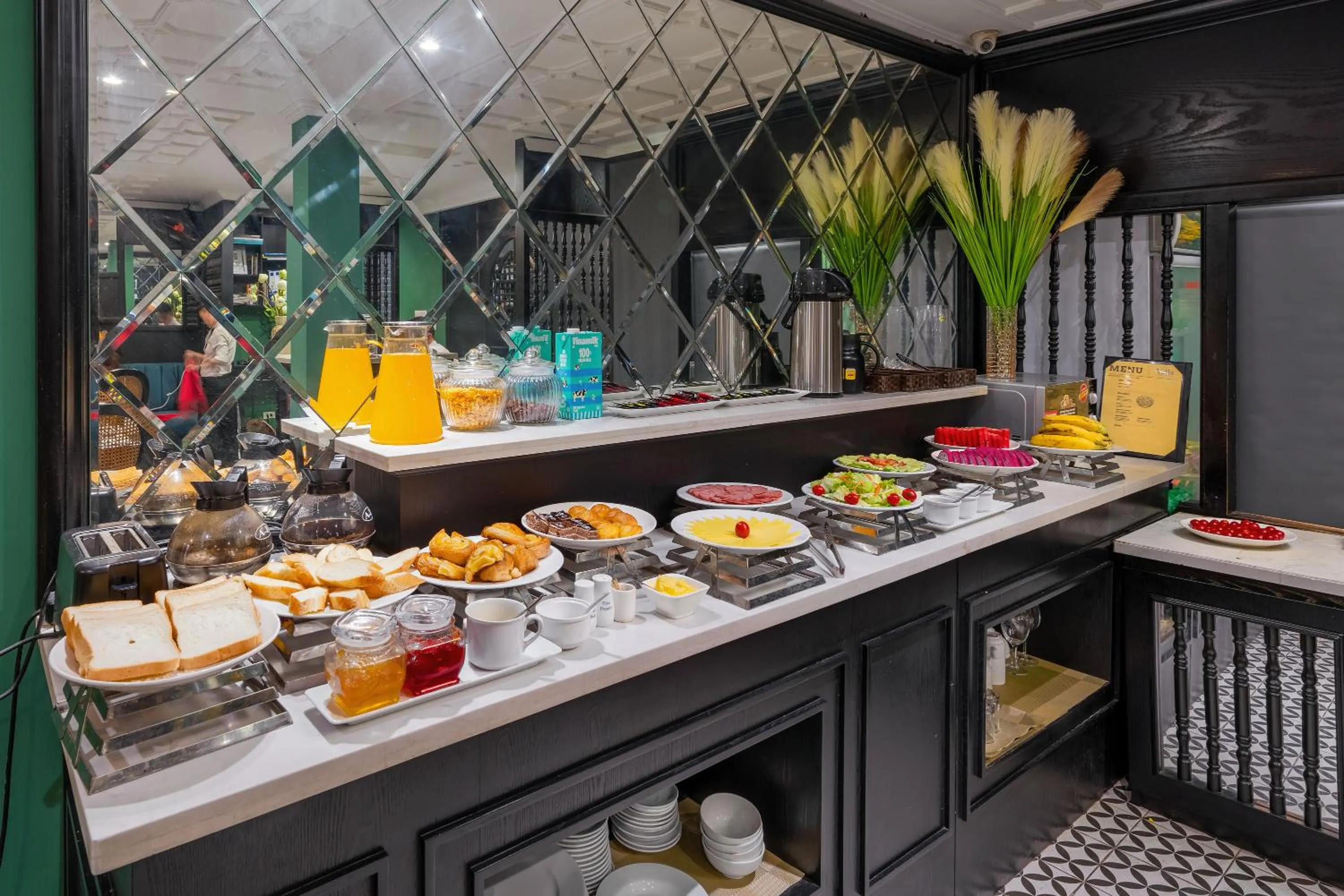 Food and drinks in Hanoi Ancient Paradise Hotel