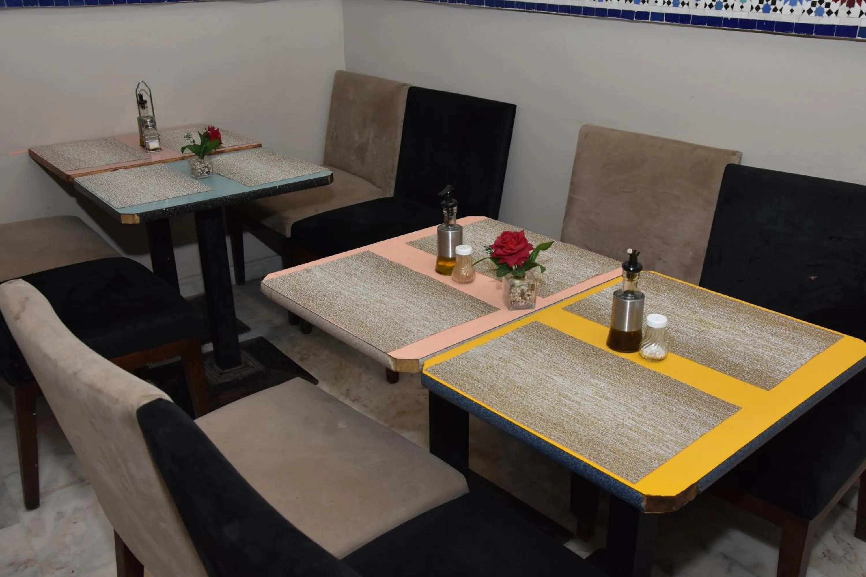 Restaurant/places to eat in Cadé Hotel