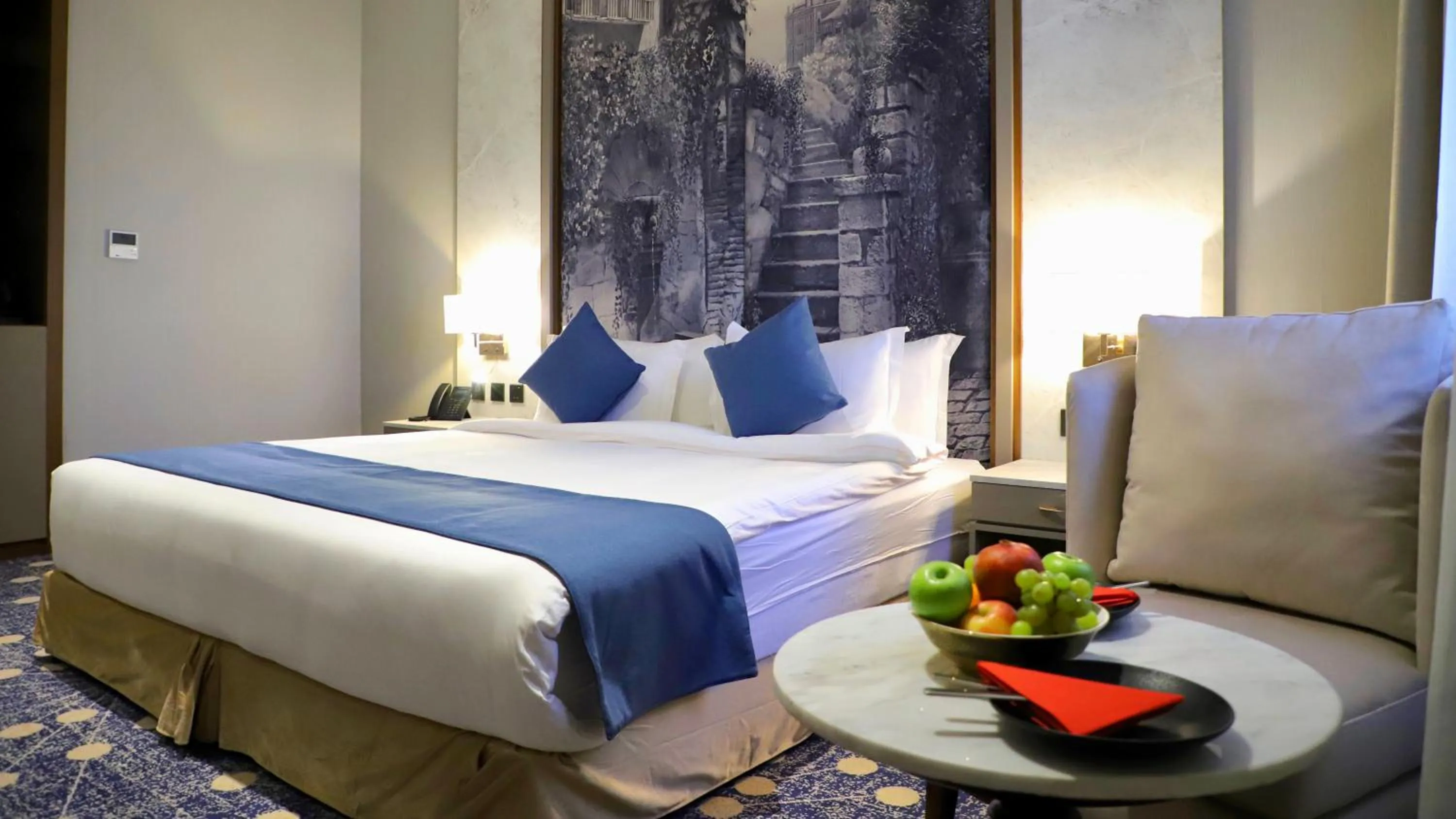 Bed in Five Seasons Hotel