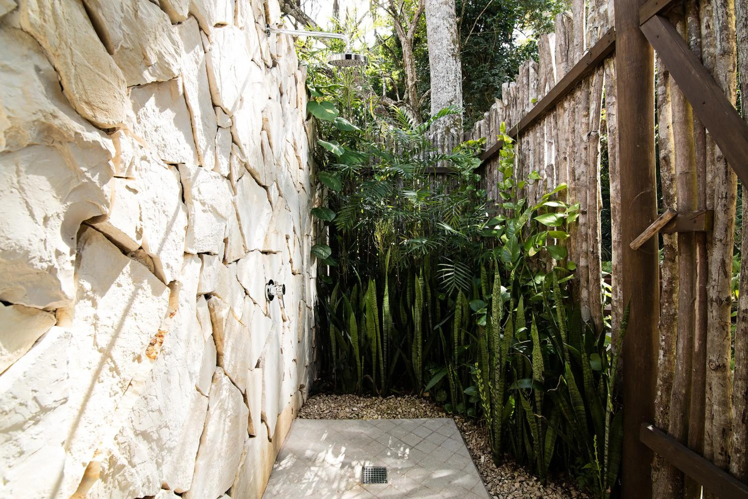 Shower in Hotel Jungle Lodge Tikal