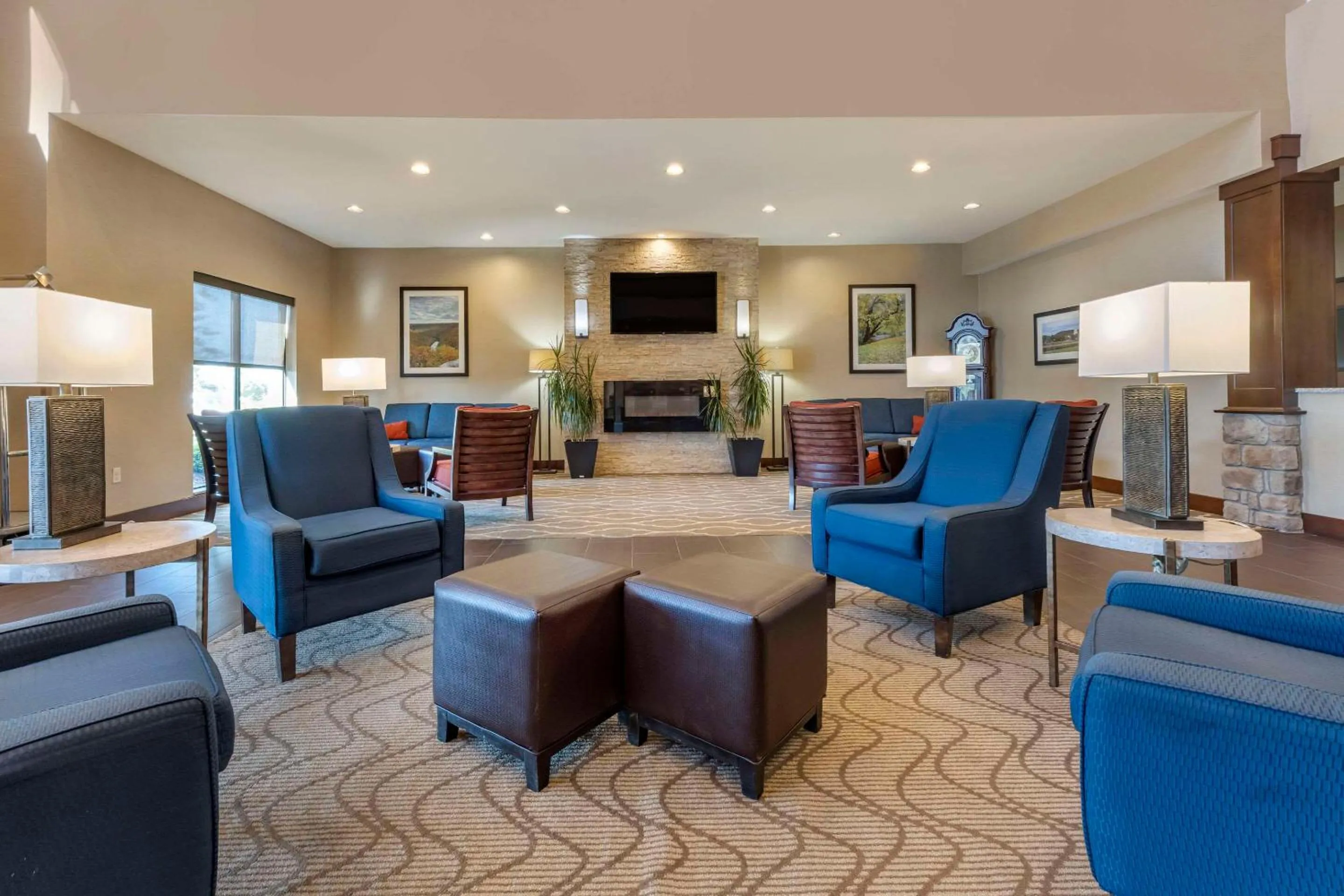 Lobby or reception in Comfort Suites Bridgeport - Clarksburg