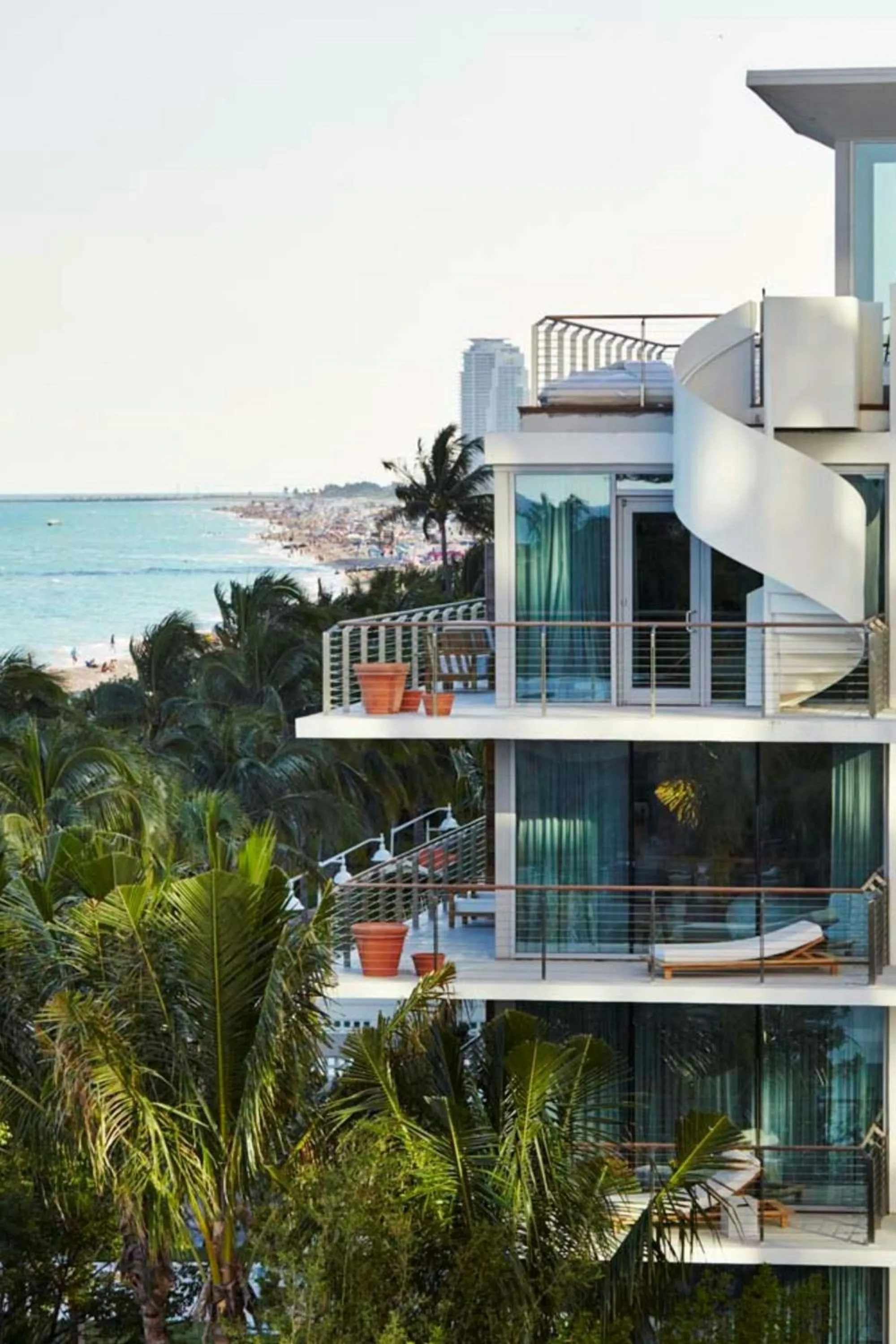 Photo of the whole room in The Miami Beach EDITION