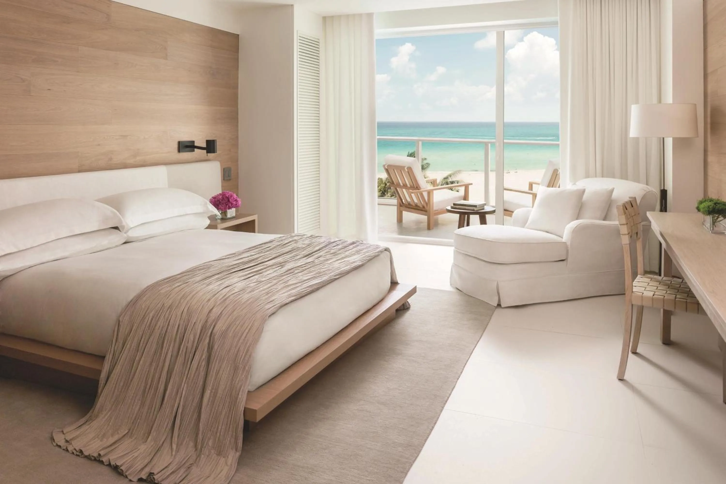 Photo of the whole room, Bed in The Miami Beach EDITION