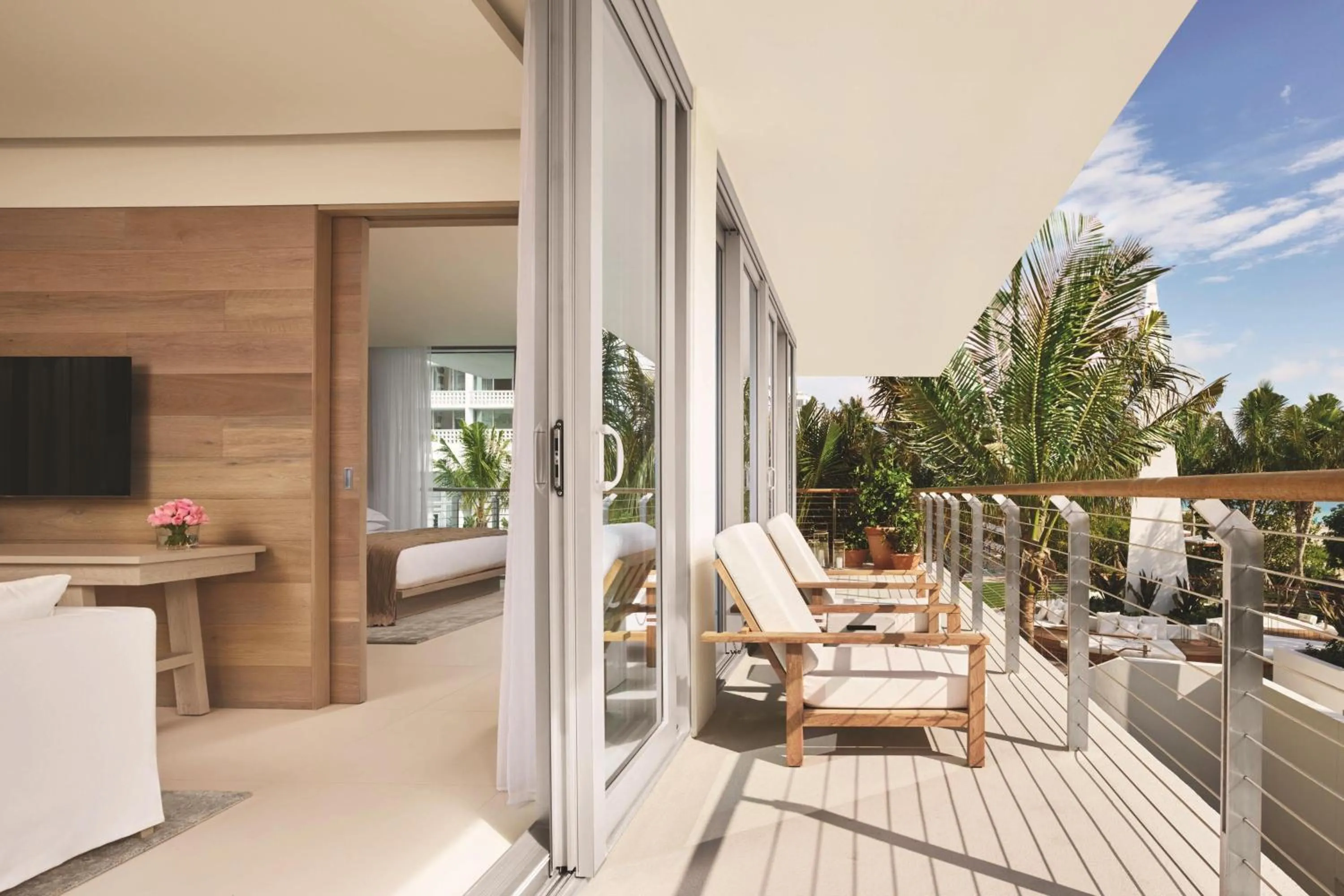 Photo of the whole room in The Miami Beach EDITION