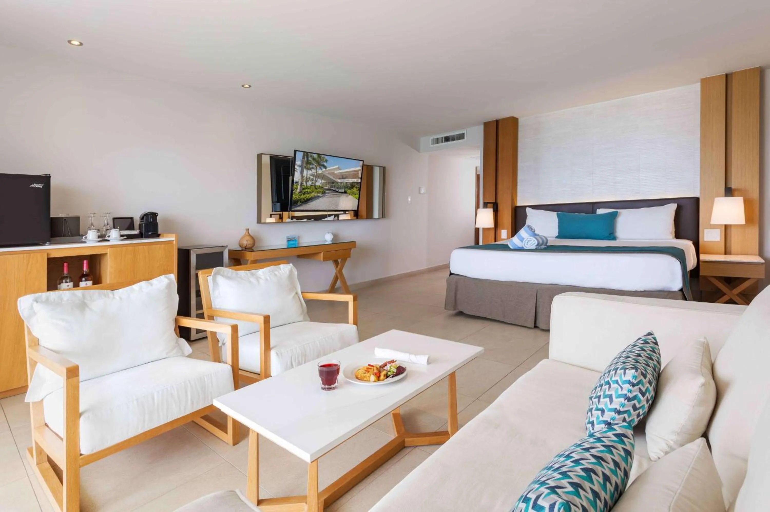 Photo of the whole room, Bed in Sonesta Ocean Point Resort- All Inclusive - Adults Only