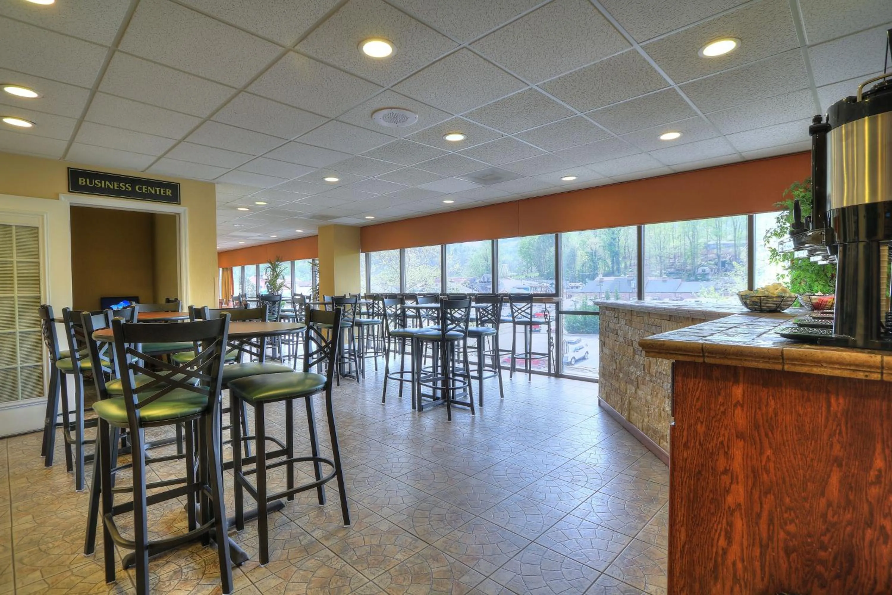 Restaurant/places to eat in Edgewater Hotel and Conference Center