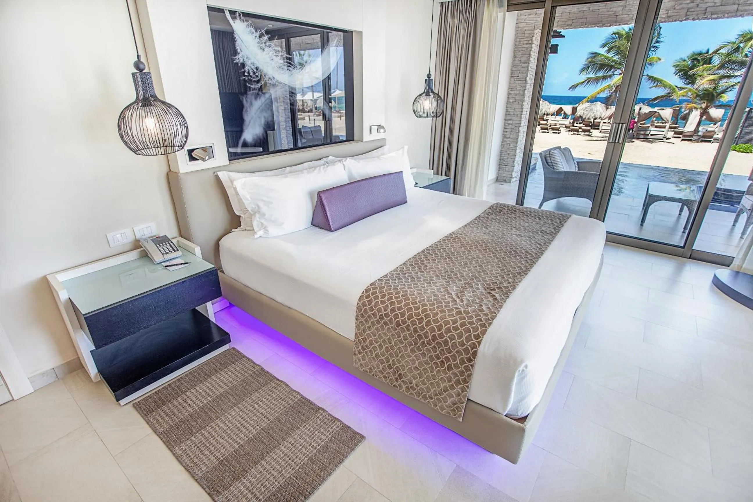 Balcony/Terrace, Bed in Royalton CHIC Punta Cana, An Autograph Collection All-Inclusive Resort & Casino, Adults Only