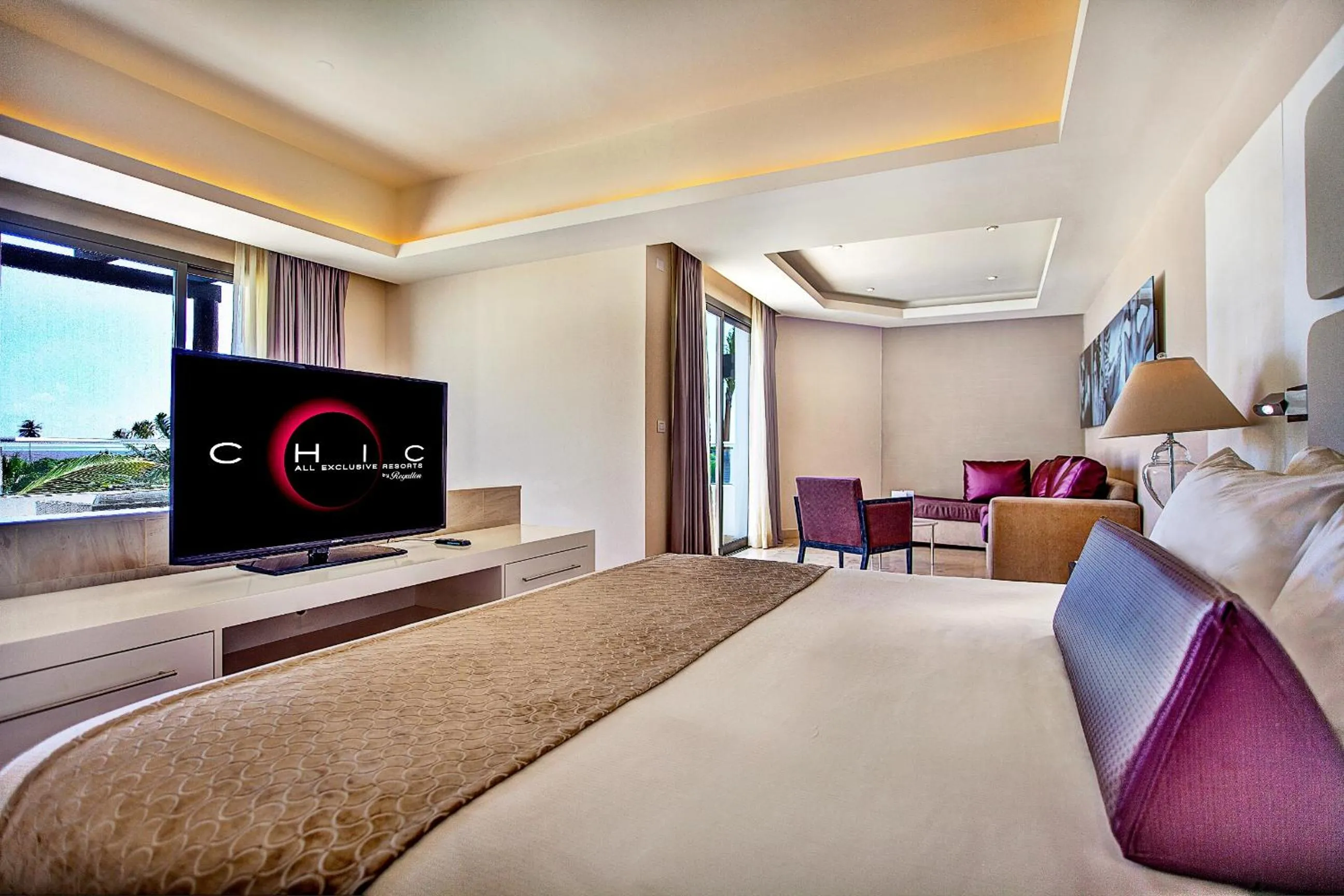 TV and multimedia, Bed in Royalton CHIC Punta Cana, An Autograph Collection All-Inclusive Resort & Casino, Adults Only