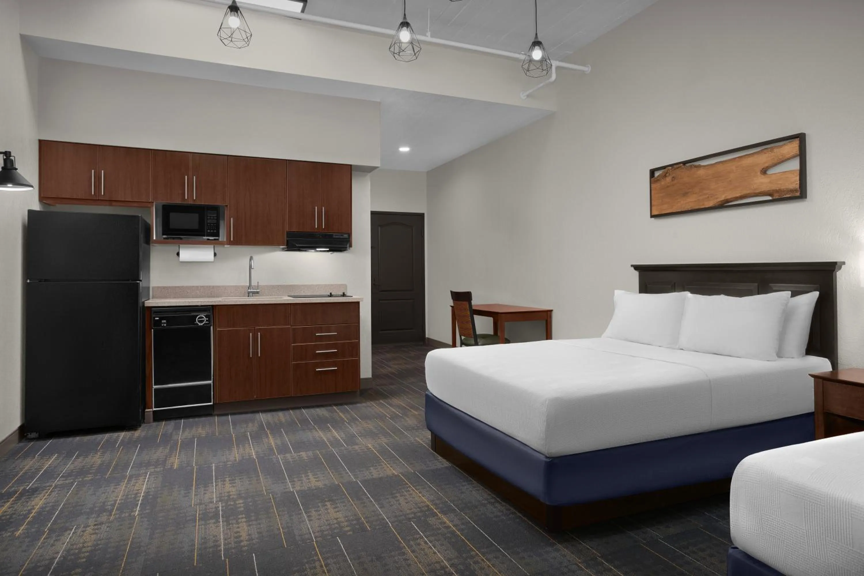 Kitchen or kitchenette, Bed in The Suites Hotel at Waterfront Plaza