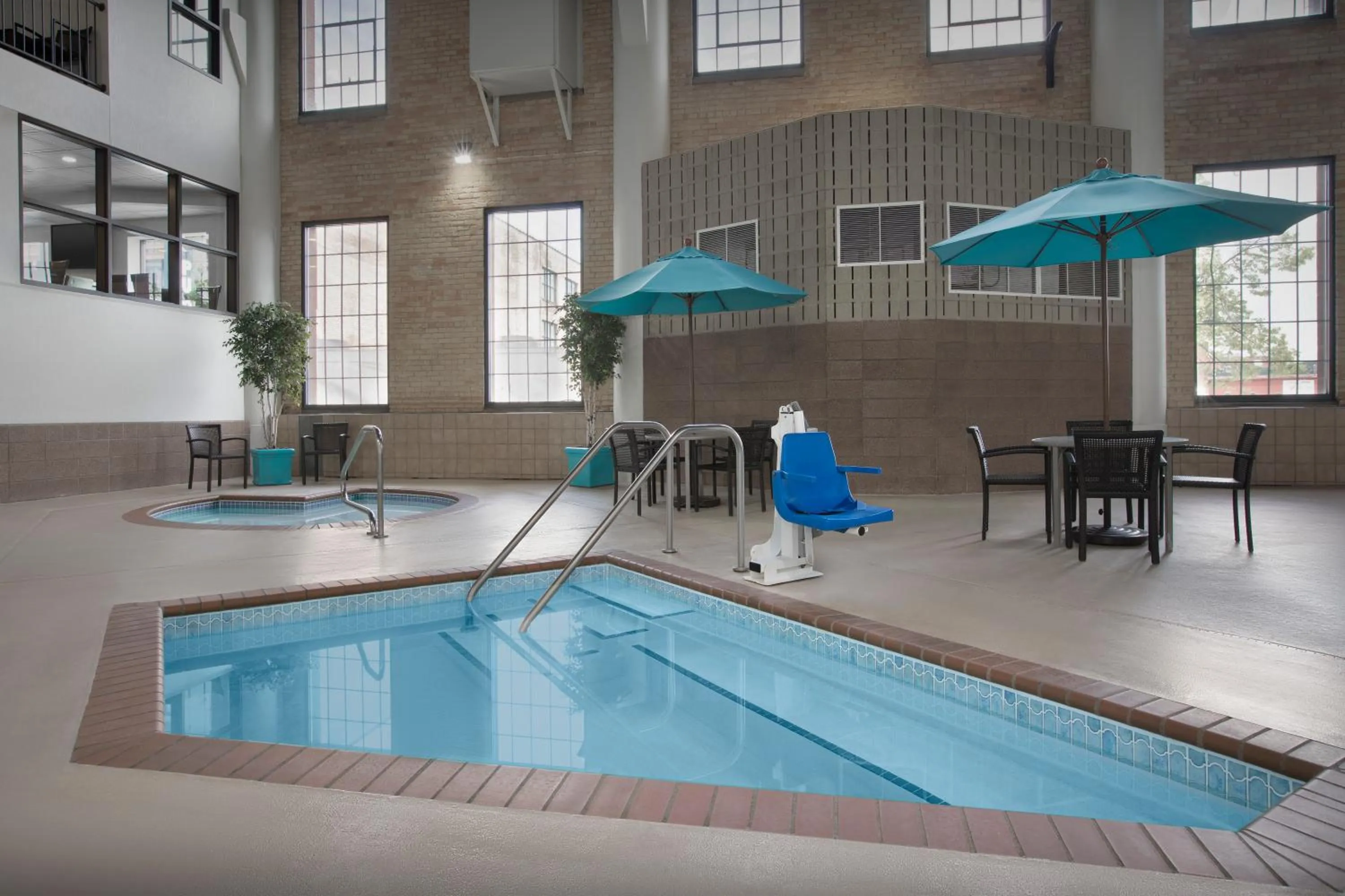 Hot Tub in The Suites Hotel at Waterfront Plaza