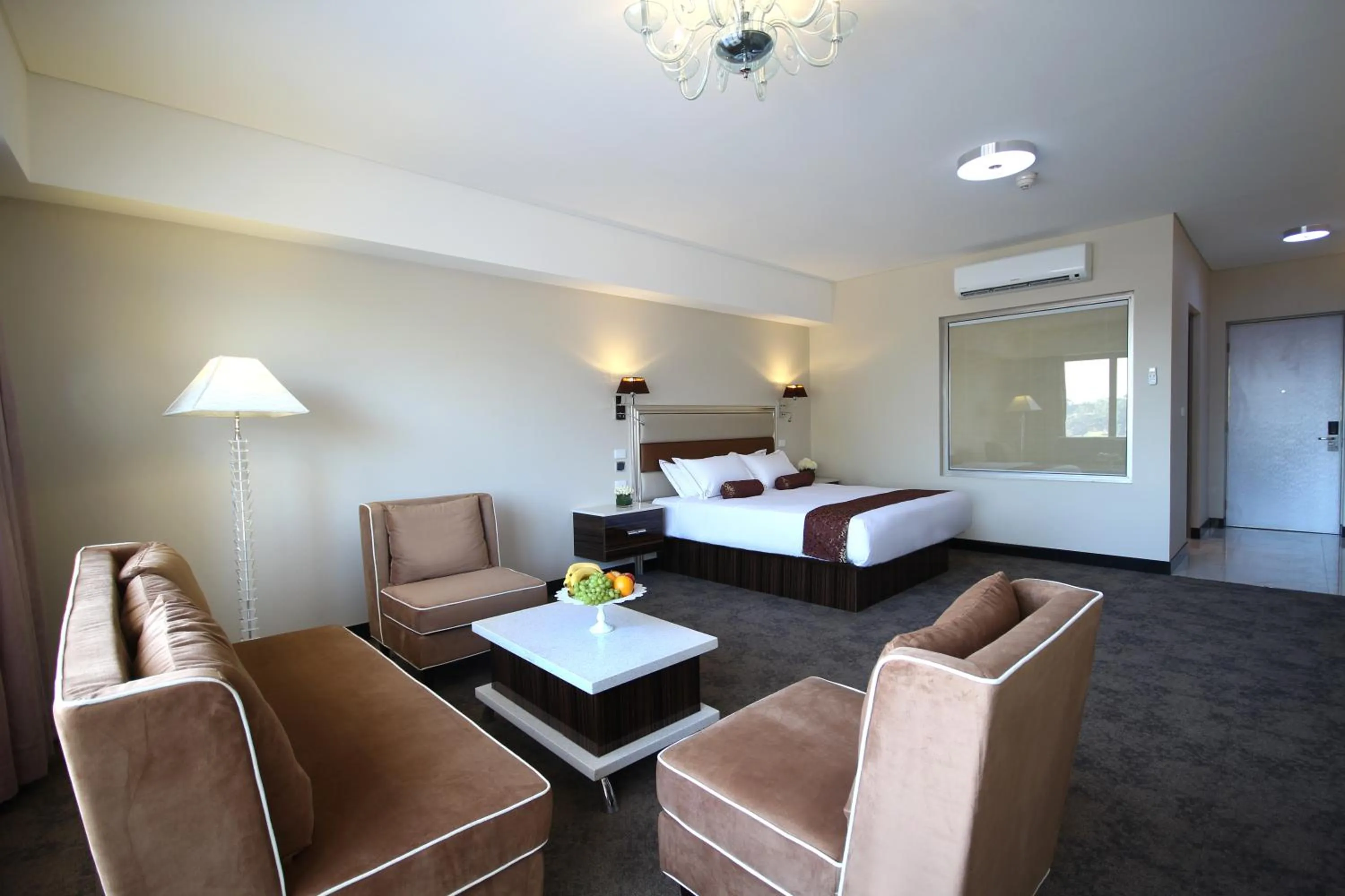 Photo of the whole room, Bed in Swan River Hotel
