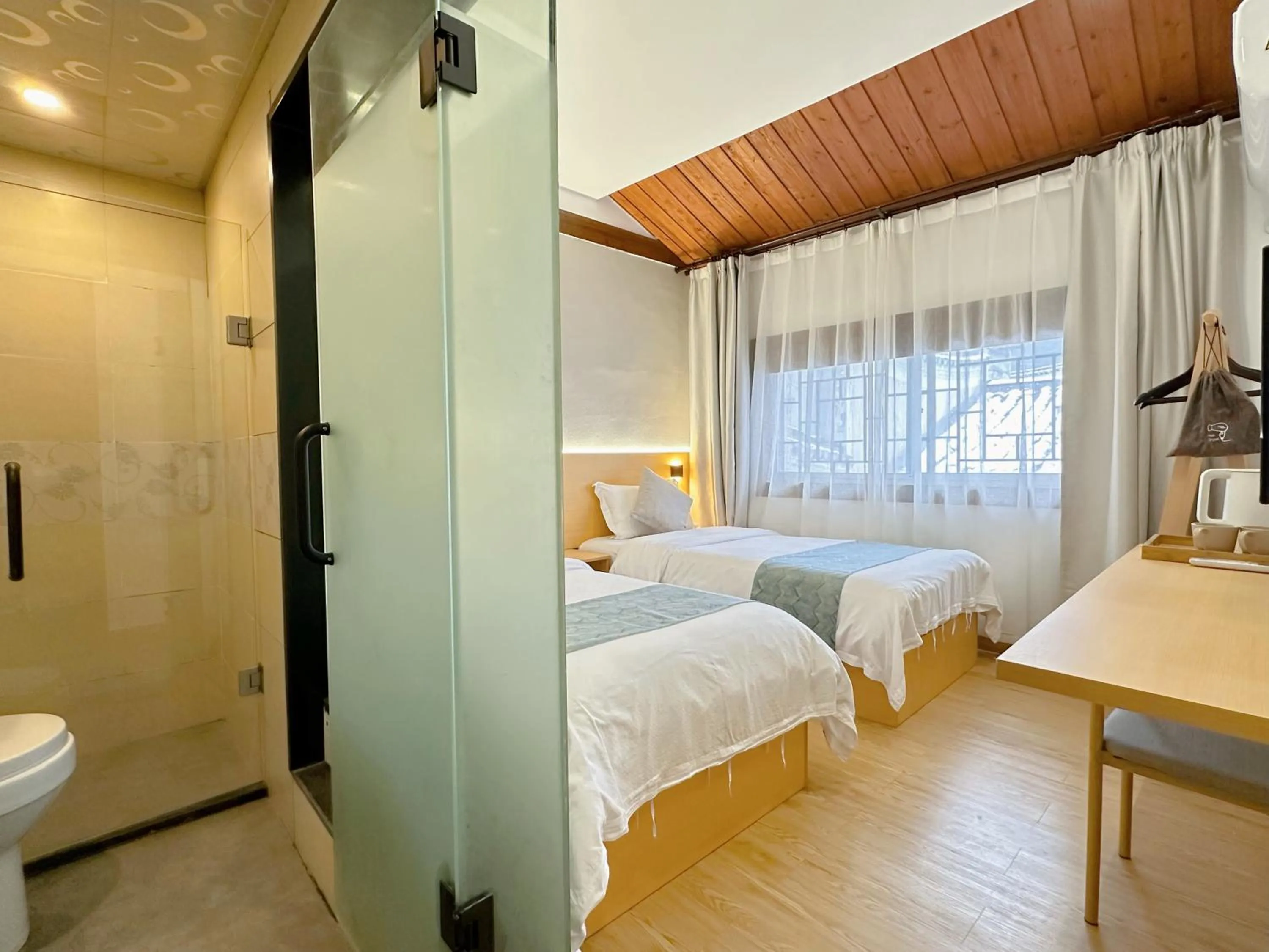 Photo of the whole room, Bed in Hemu House