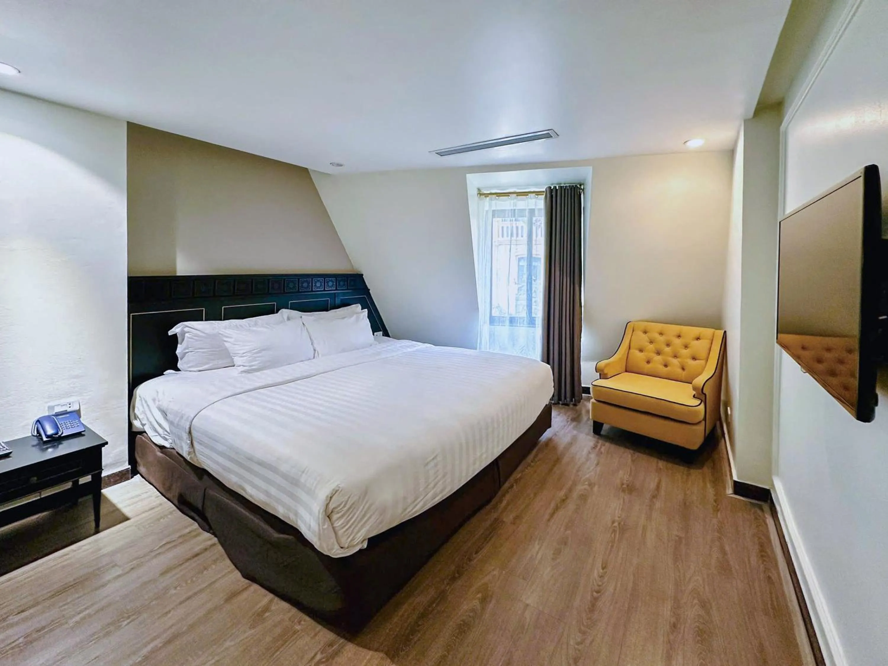 Property building, Bed in Hotel Sapa Square Affiliated by Meliá