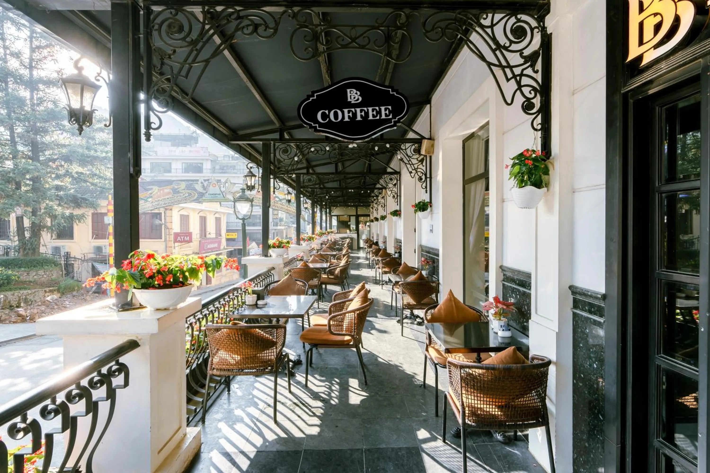 Seating area in Hotel Sapa Square Affiliated by Melia