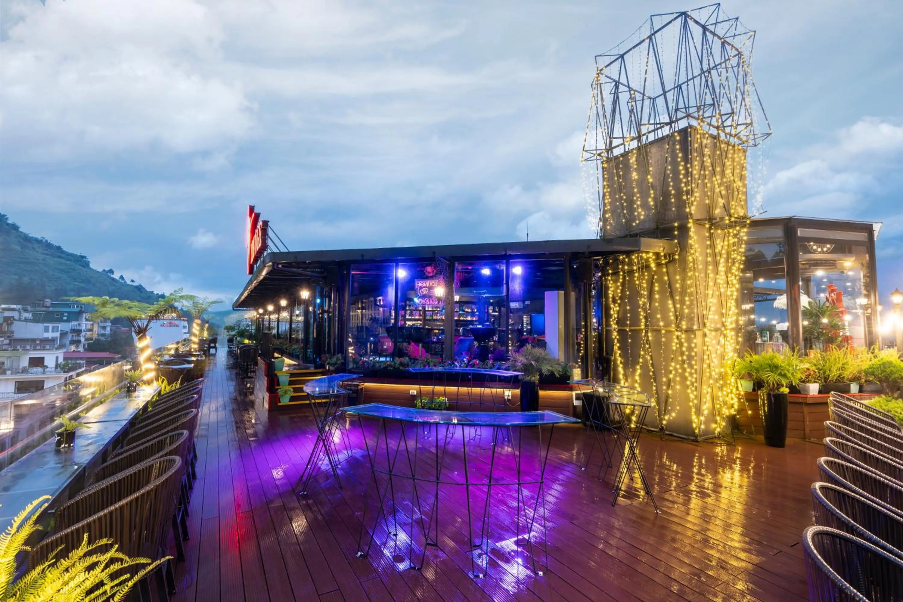 Lounge or bar in Hotel Sapa Square Affiliated by Melia