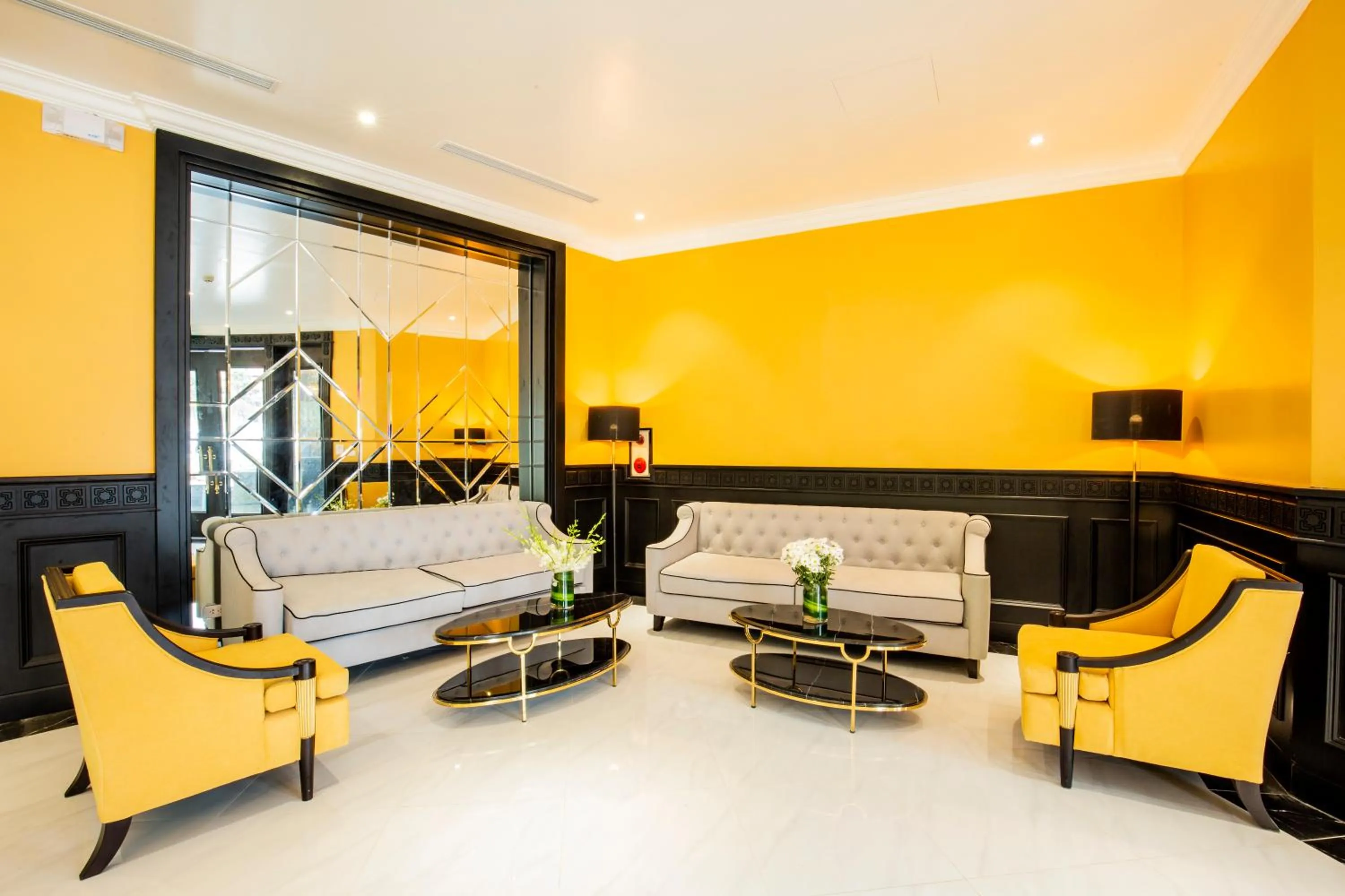 Lobby or reception in Hotel Sapa Square Affiliated by Melia