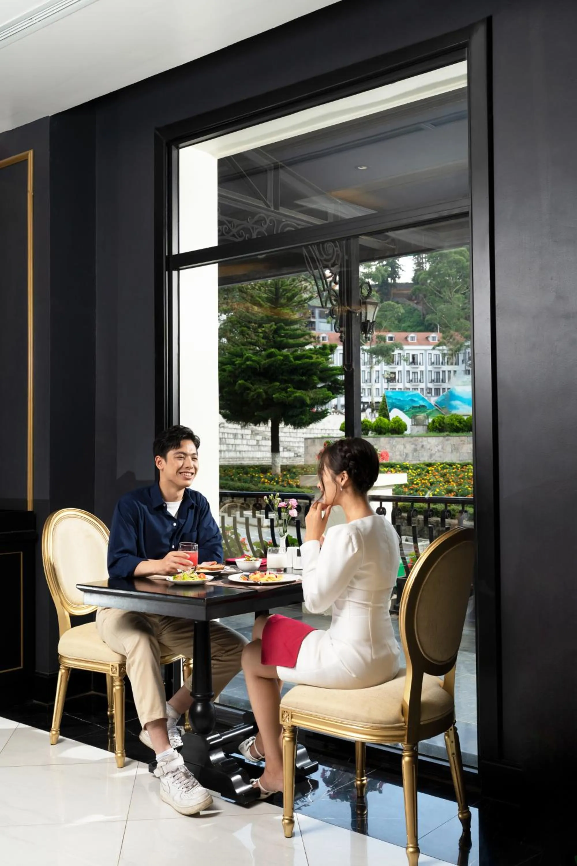 Seating area in Hotel Sapa Square Affiliated by Melia