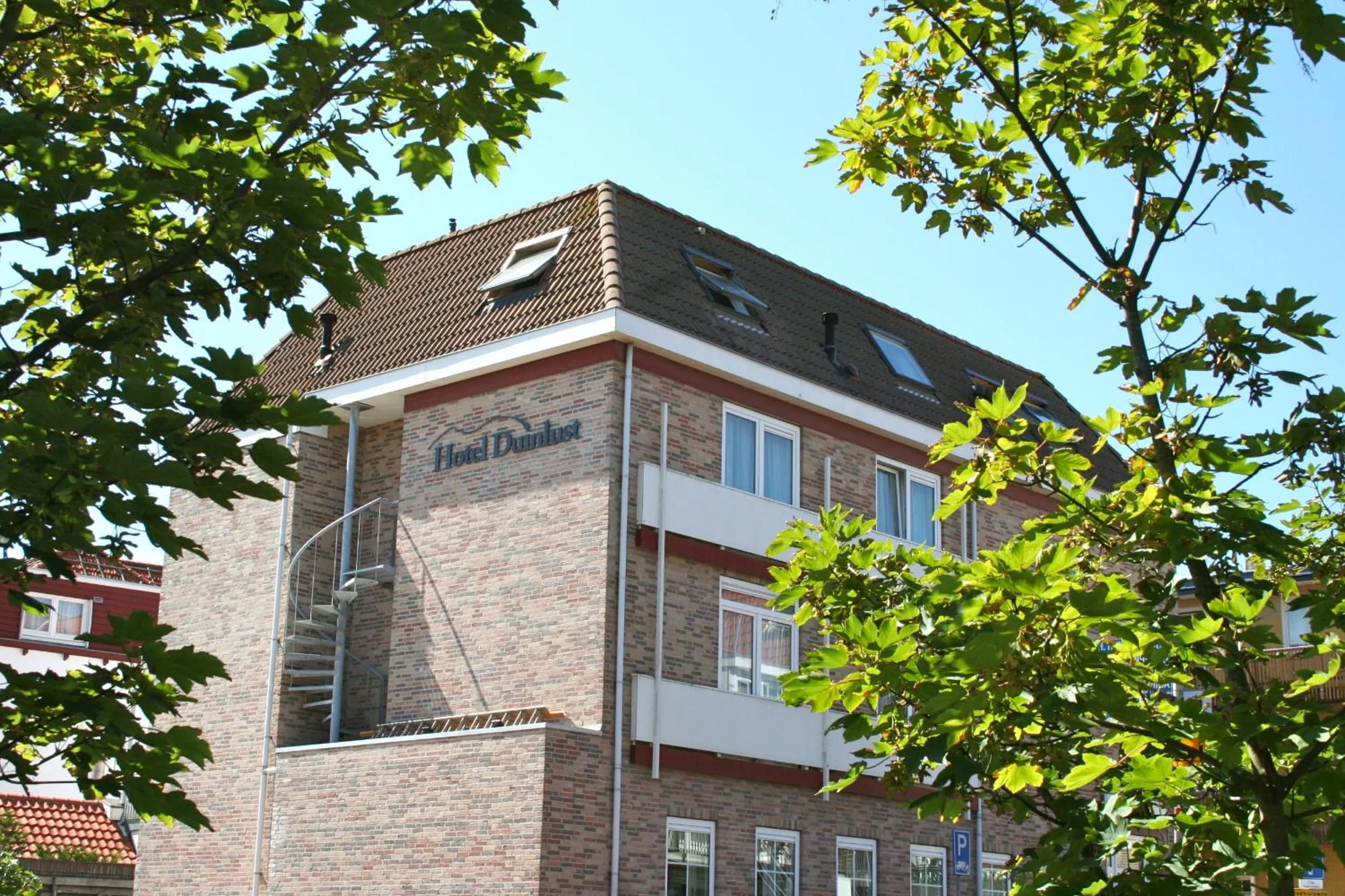 Facade/entrance in Hotel Duinlust