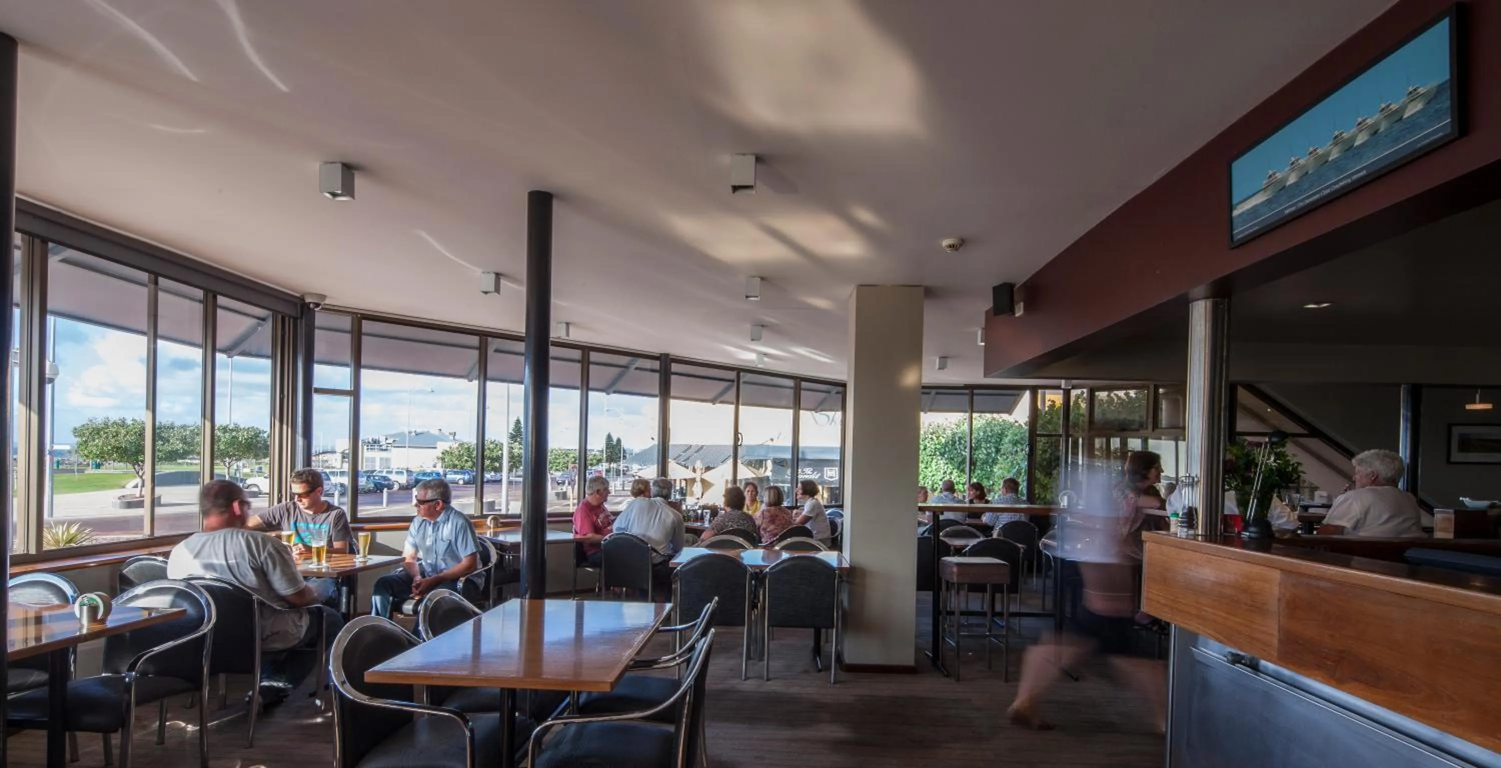 Restaurant/places to eat in Ocean Centre Hotel