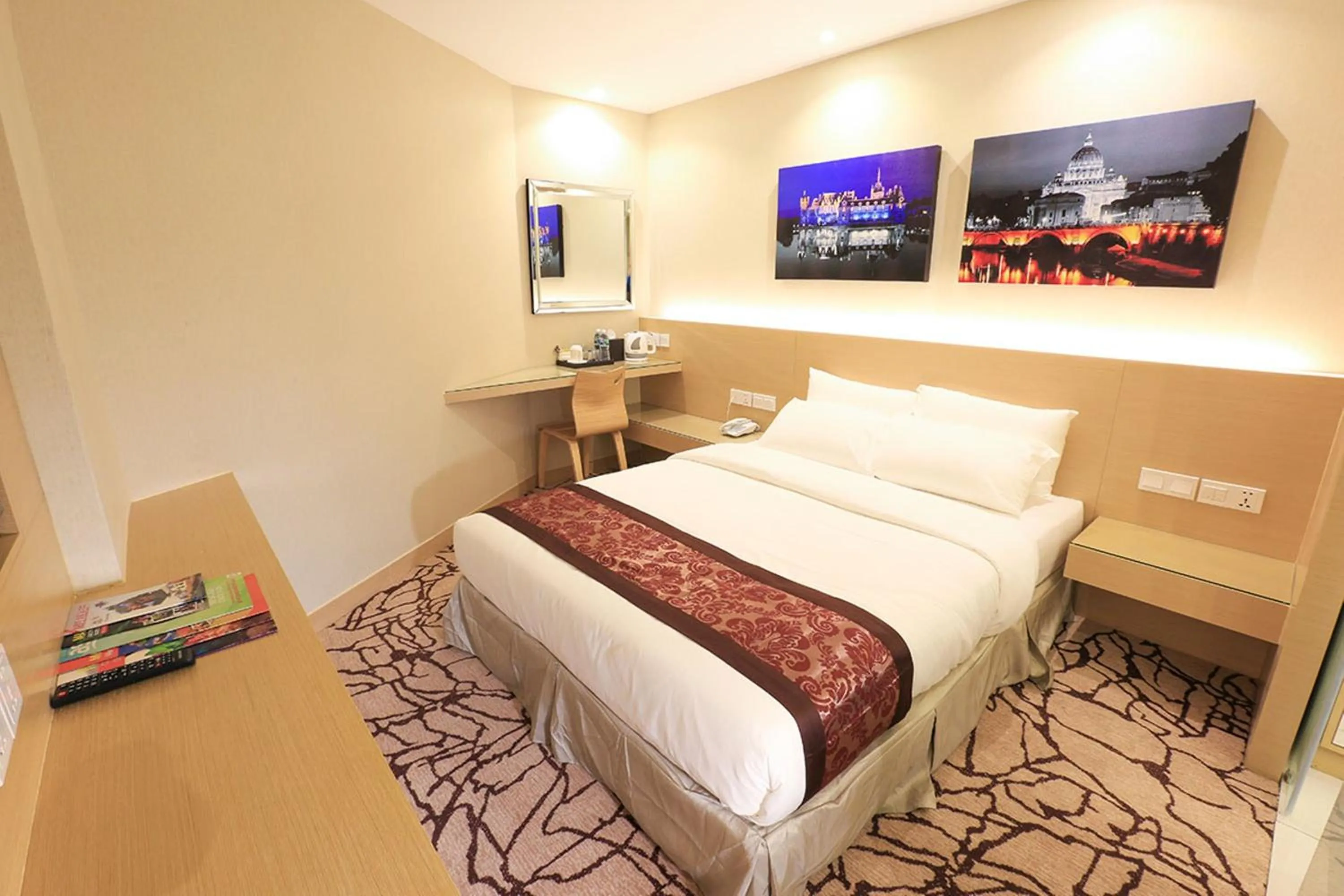 Photo of the whole room, Bed in Eco Tree Hotel, Melaka