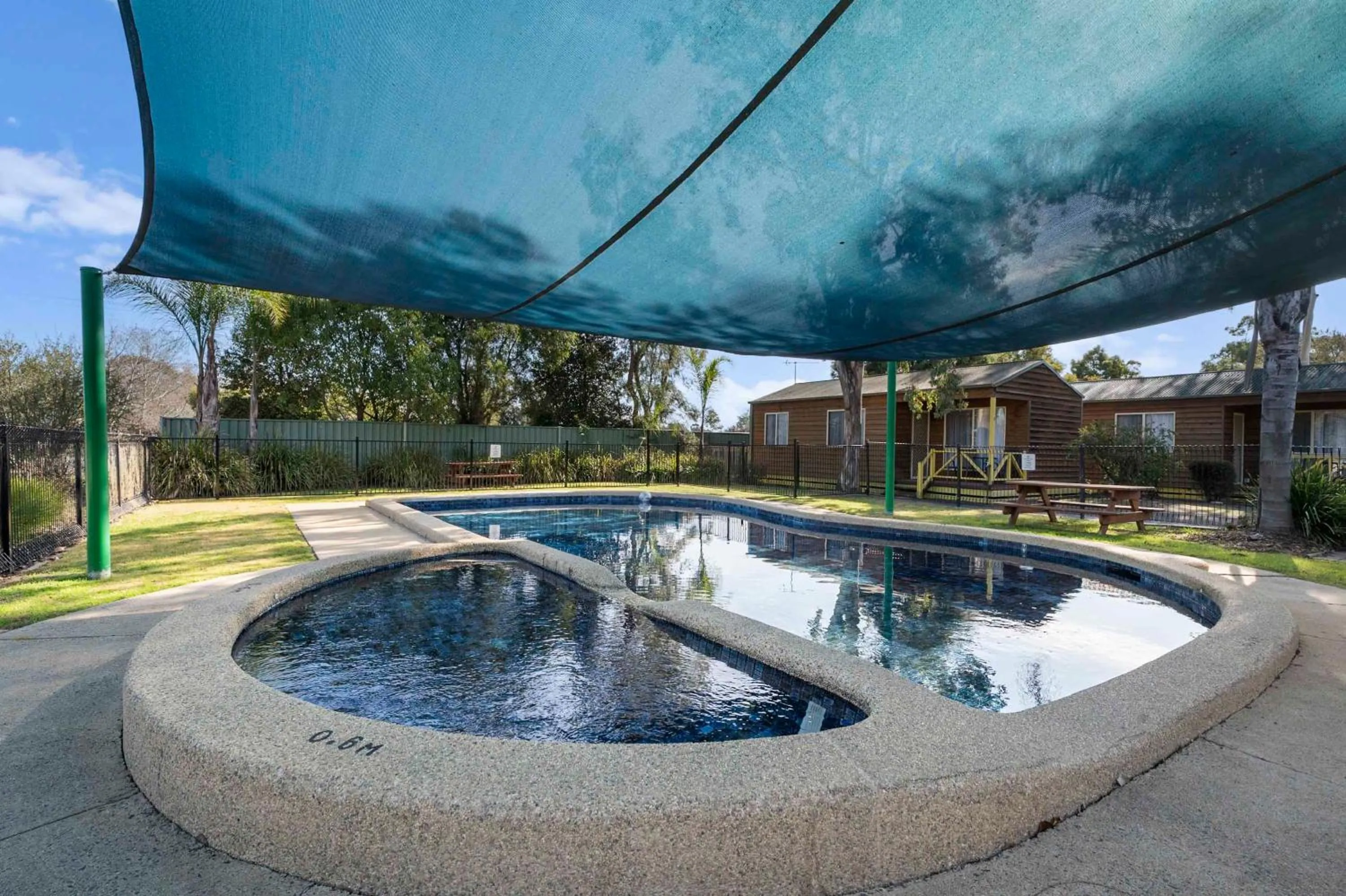 Swimming pool in Shepparton Holiday Park and Village