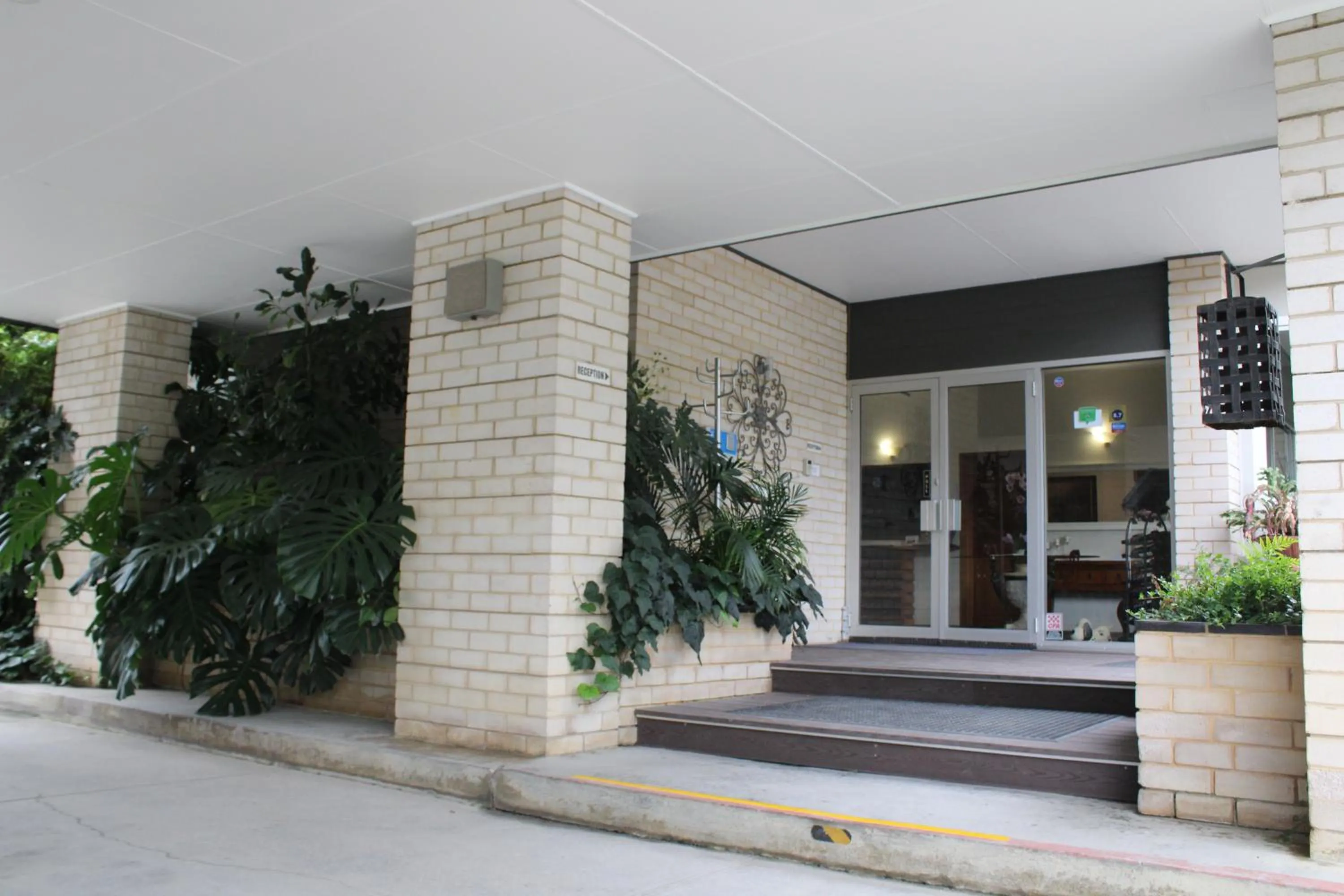 Facade/entrance in Prom Country Lodge