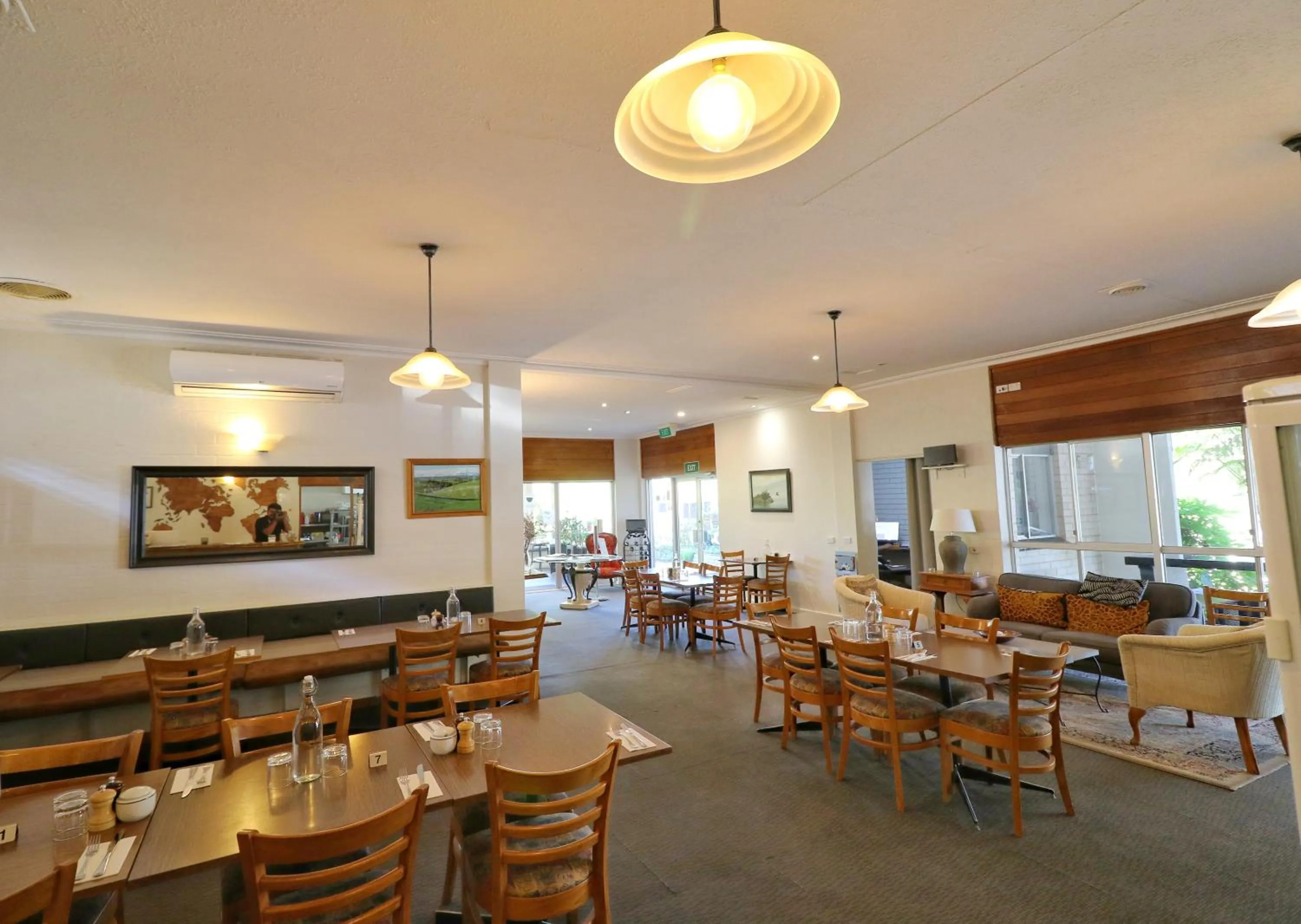 Restaurant/places to eat in Prom Country Lodge