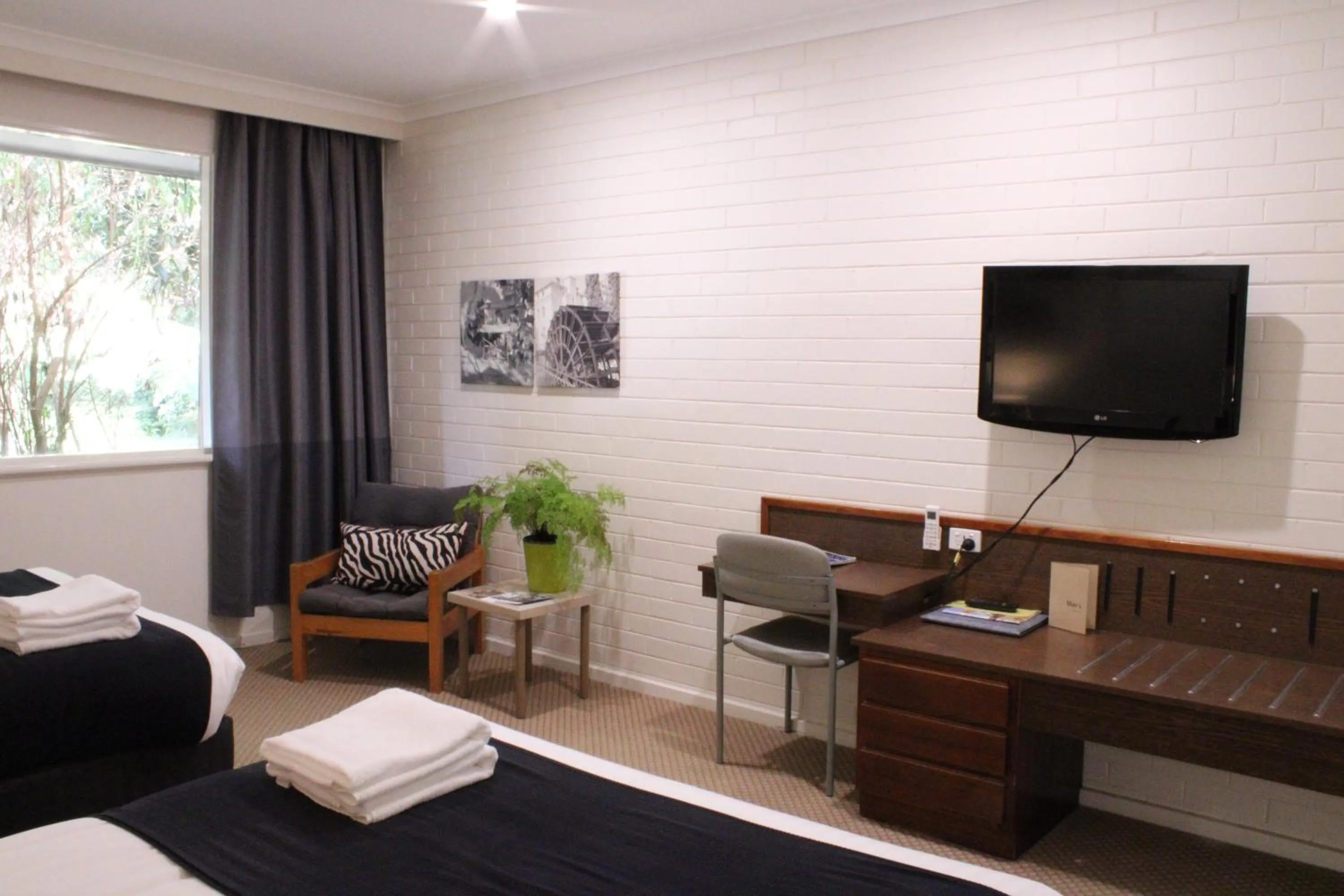 Photo of the whole room, Bed in Prom Country Lodge