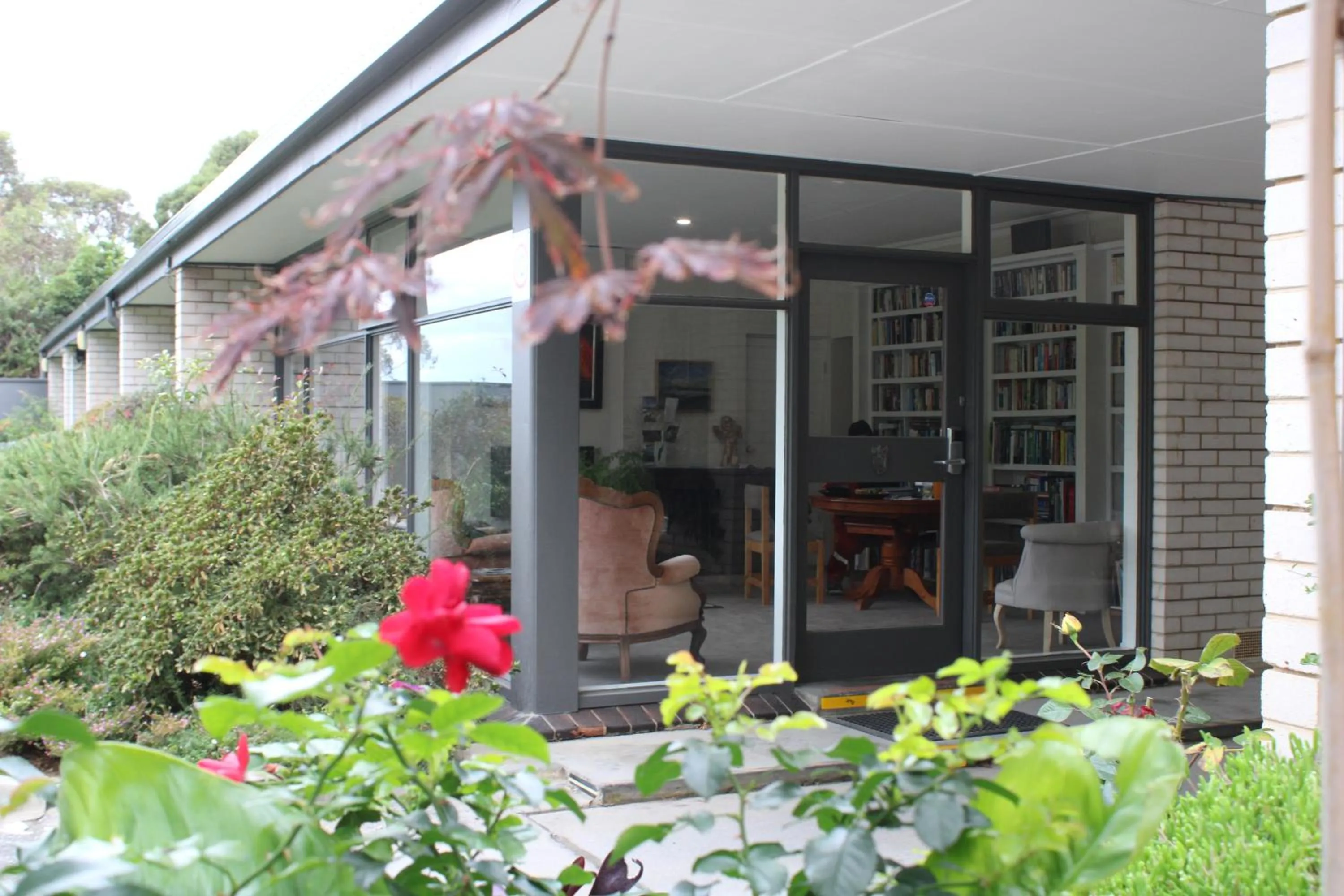 Facade/entrance in Prom Country Lodge