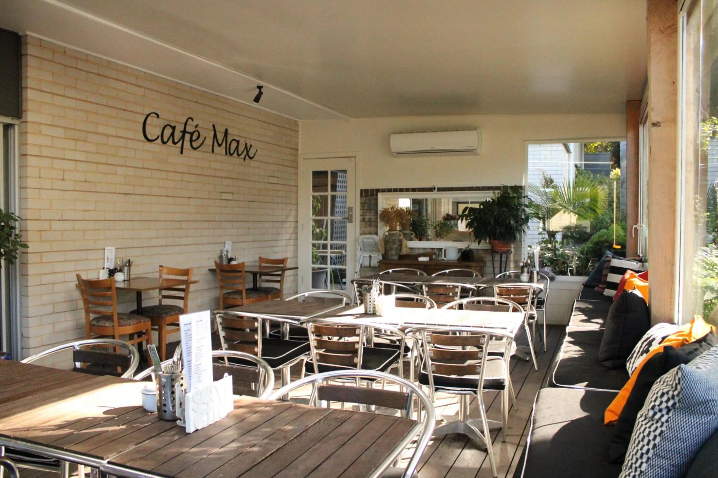 Nightclub / DJ in Prom Country Lodge