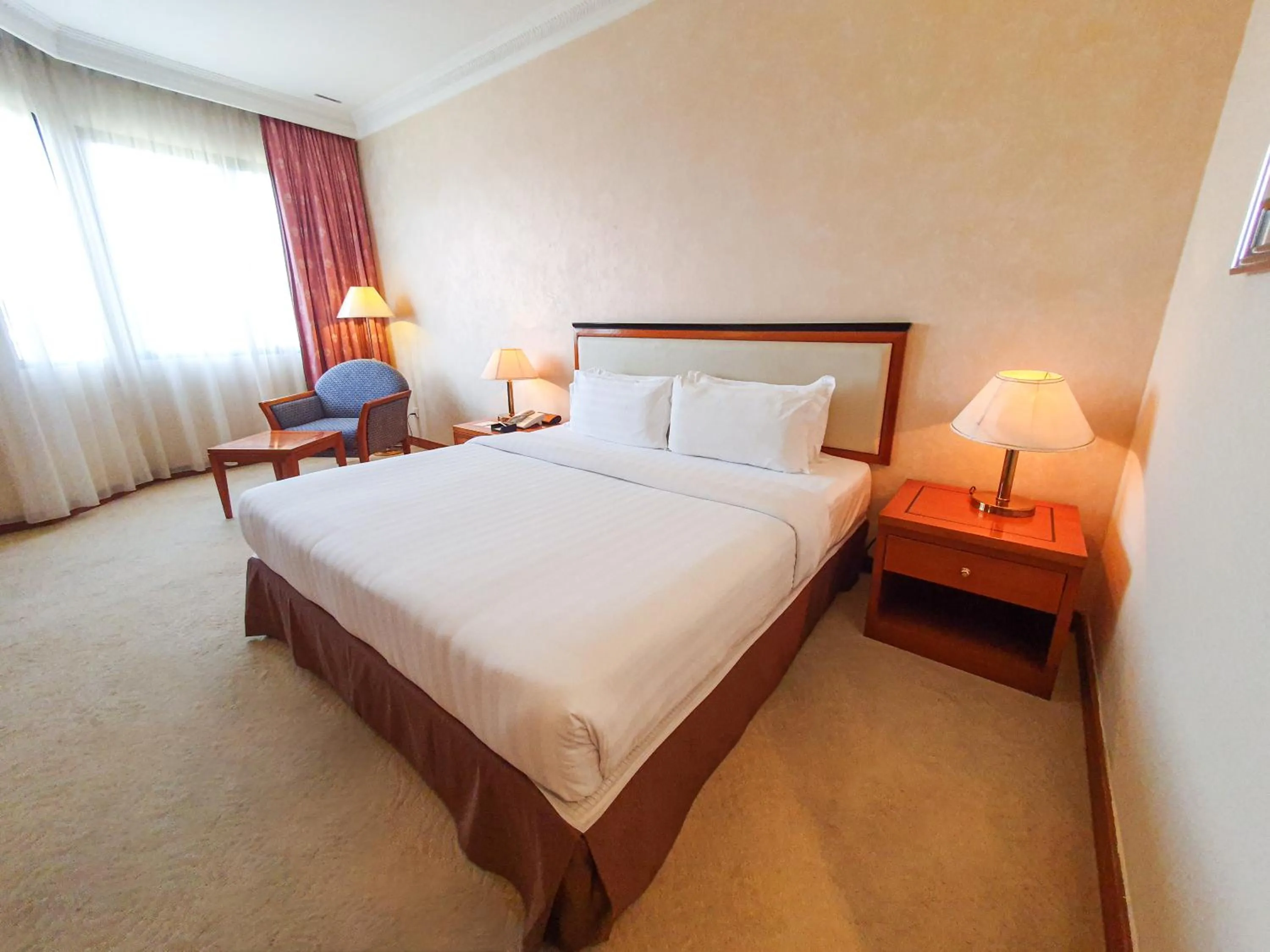 Bedroom, Bed in Parkview Hotel