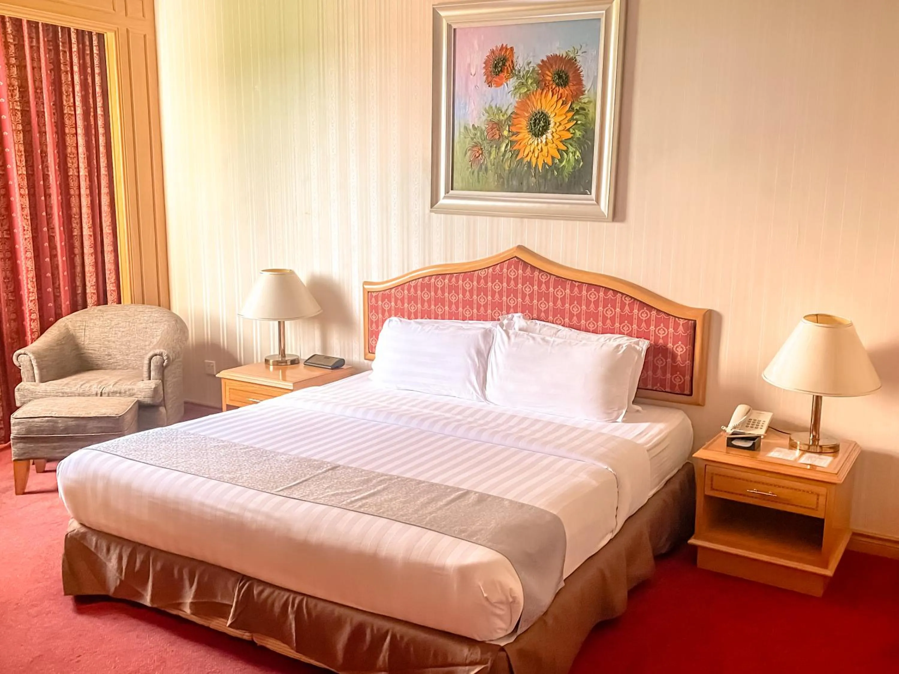 Bedroom, Bed in Parkview Hotel