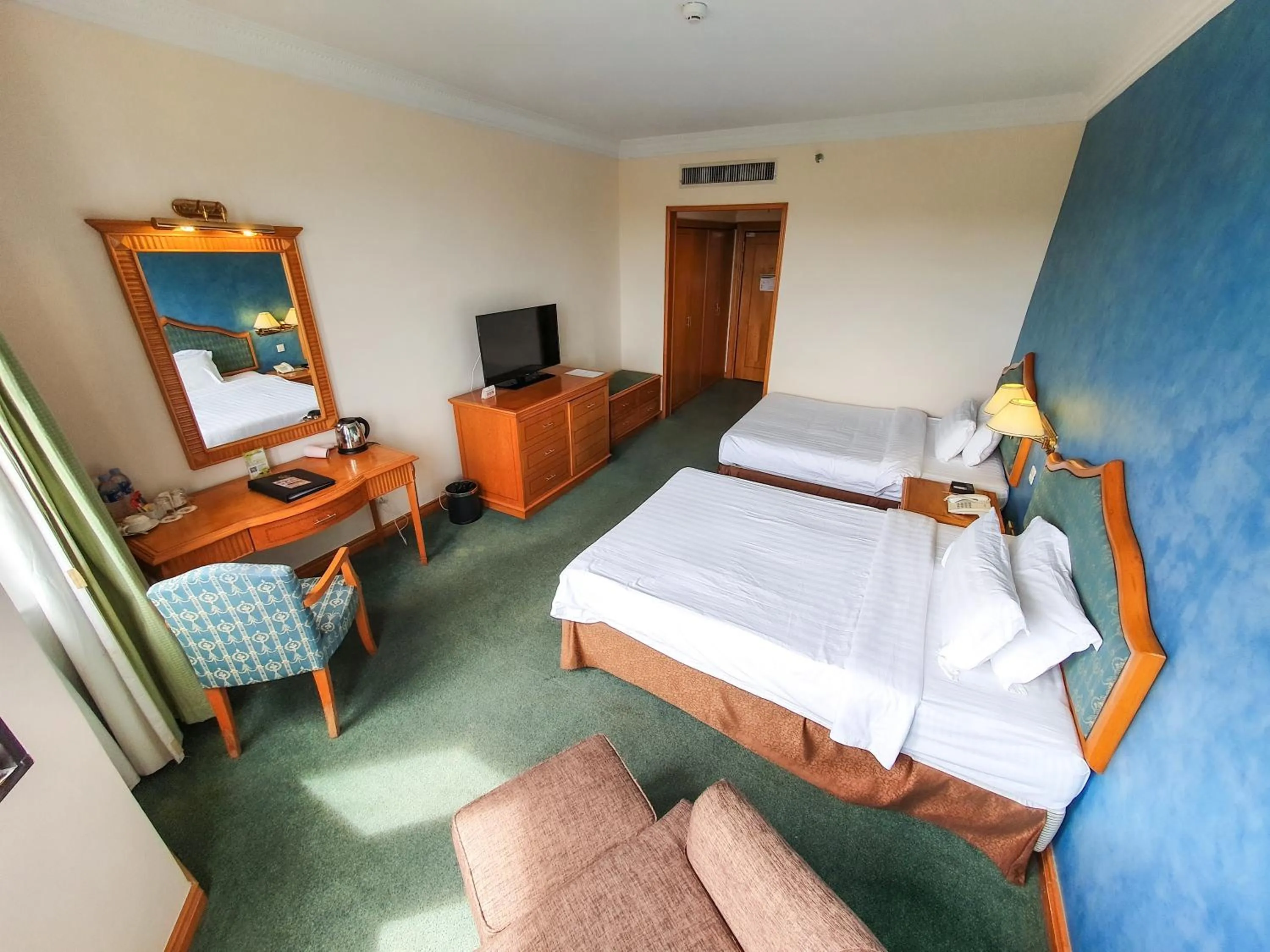 Bedroom, Bed in Parkview Hotel