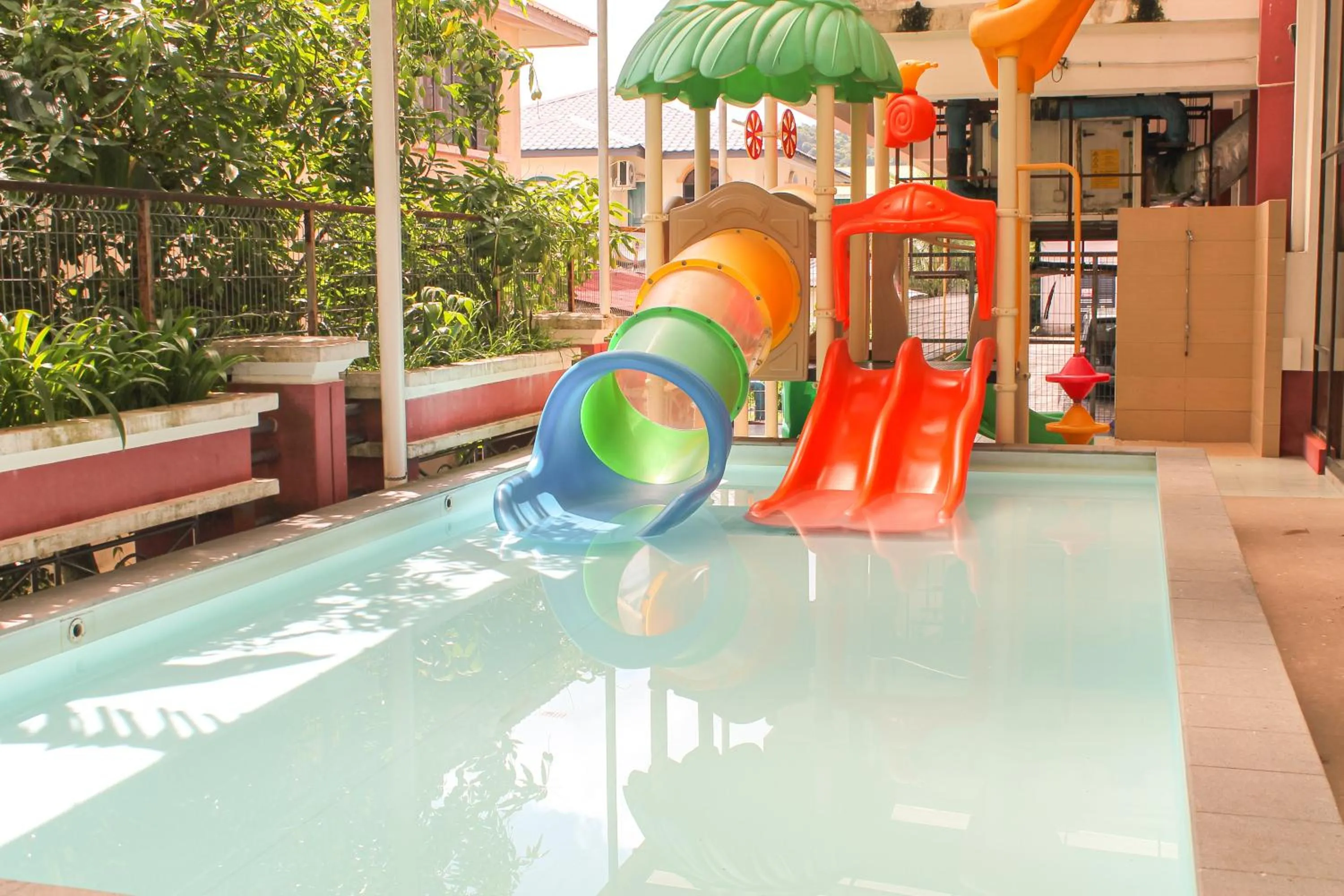 Swimming pool in Parkview Hotel