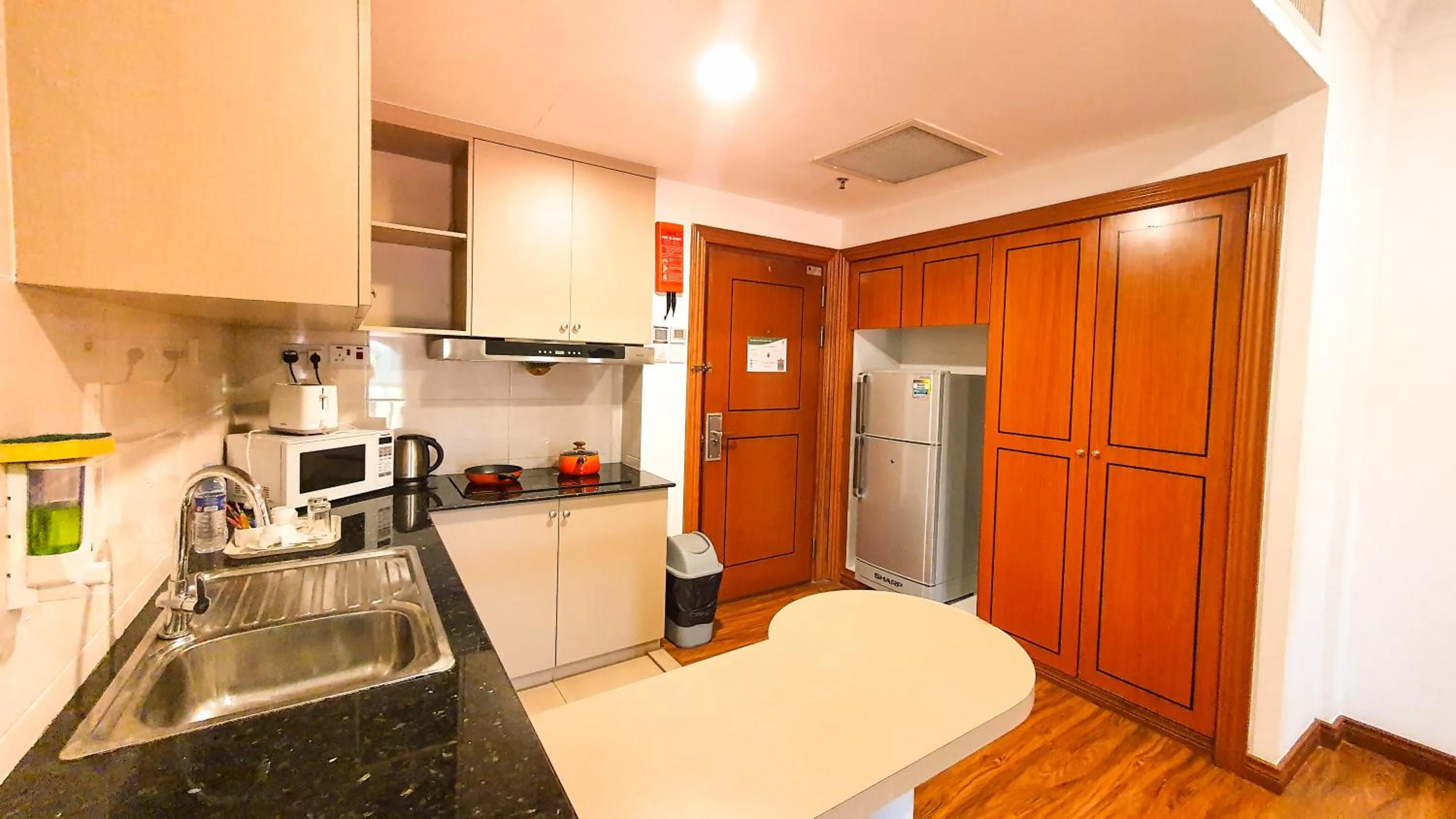 kitchen in Parkview Hotel