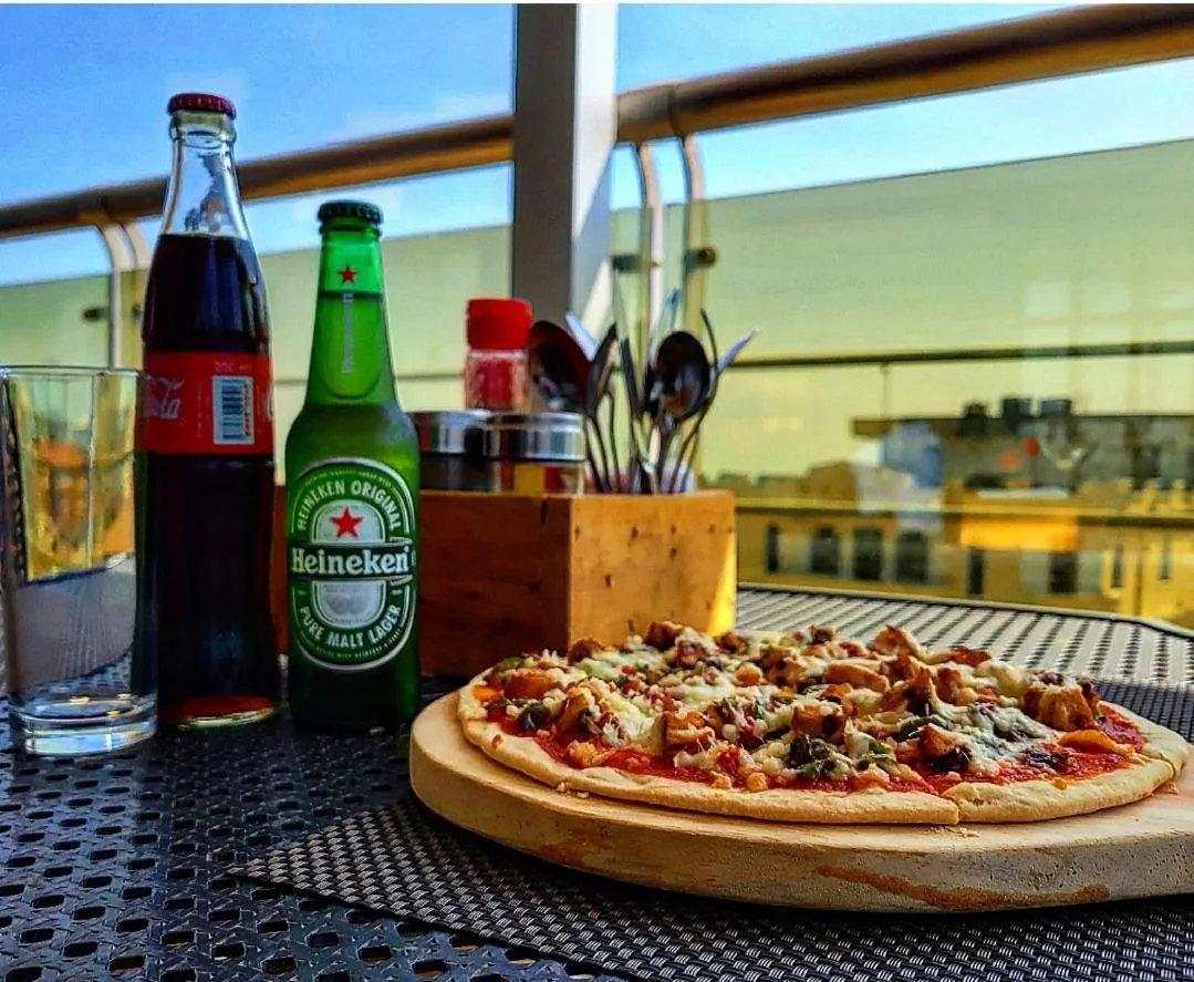 Restaurant/places to eat in Island Paradise Inn