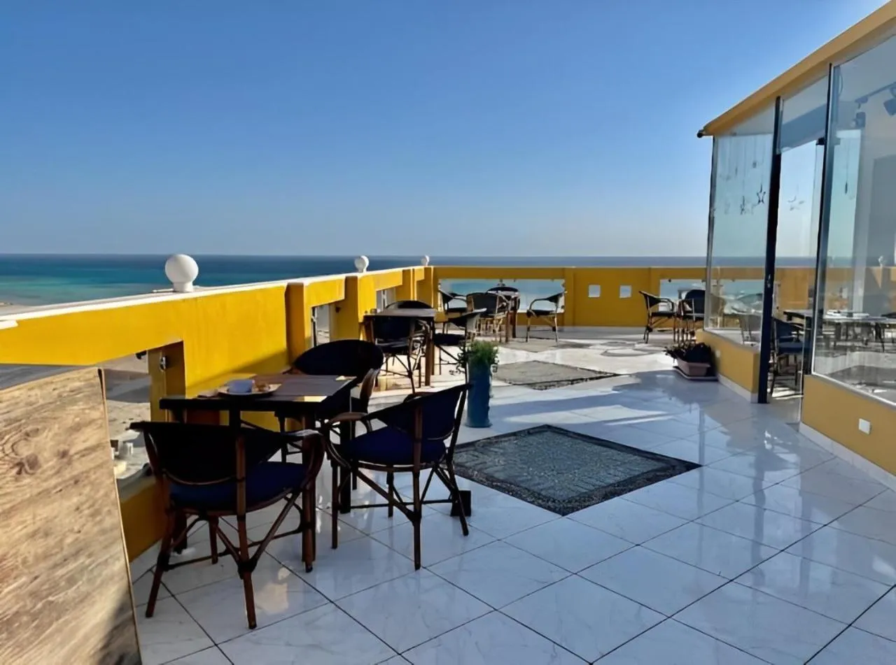 Restaurant/places to eat in Al-Dora Beach Resort