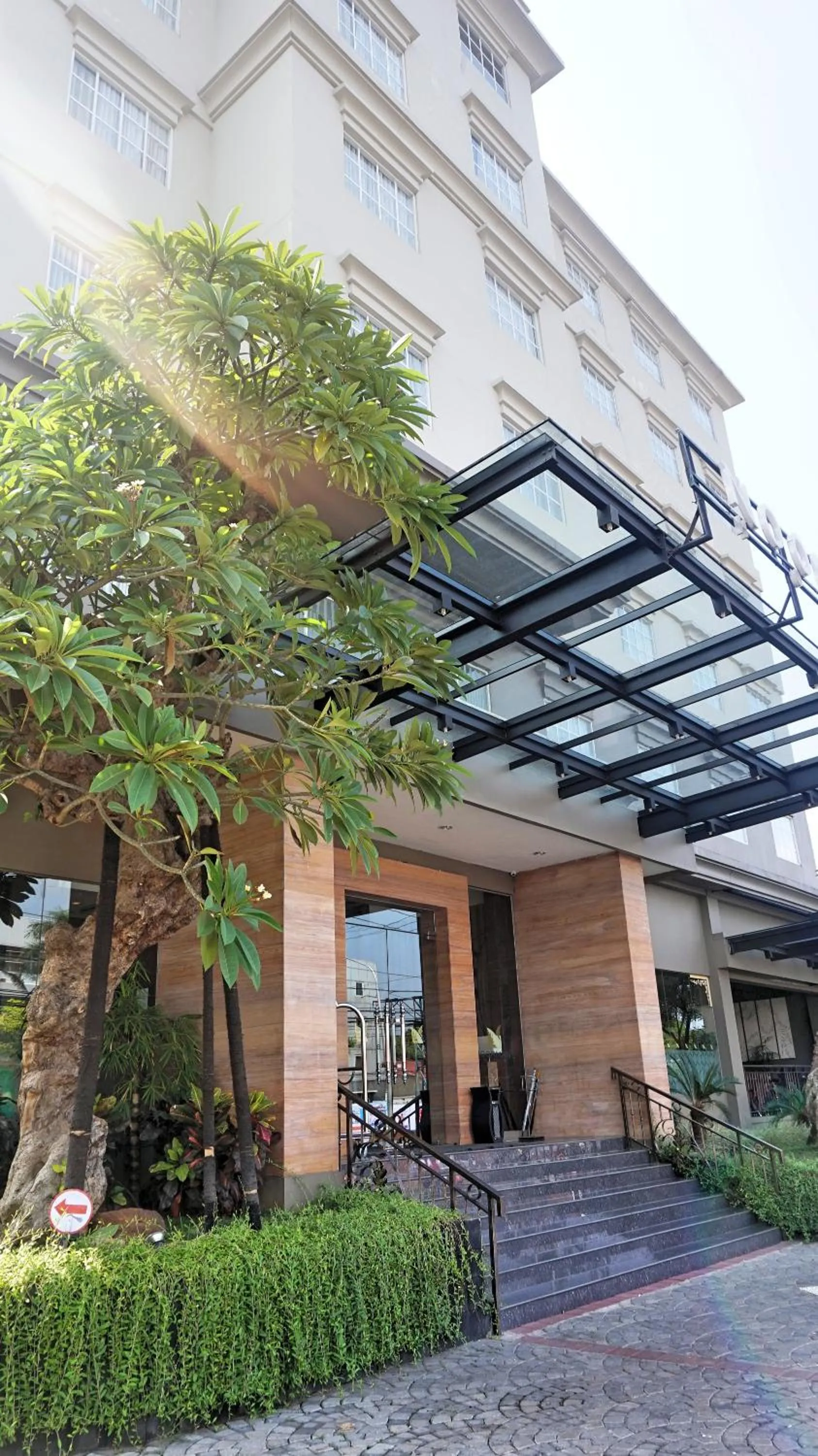 Facade/entrance in Noormans Hotel Semarang