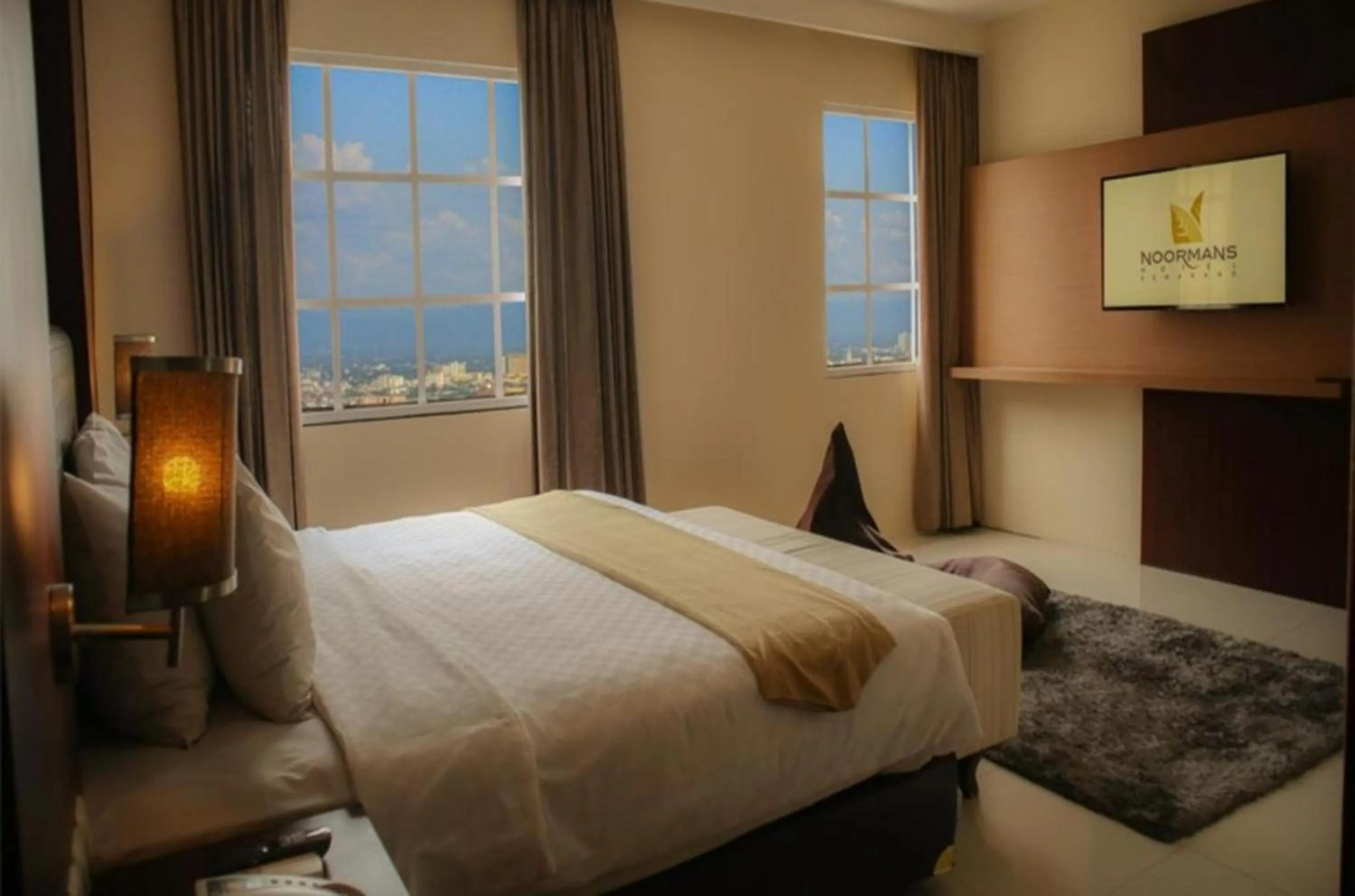 Bed in Noormans Hotel Semarang