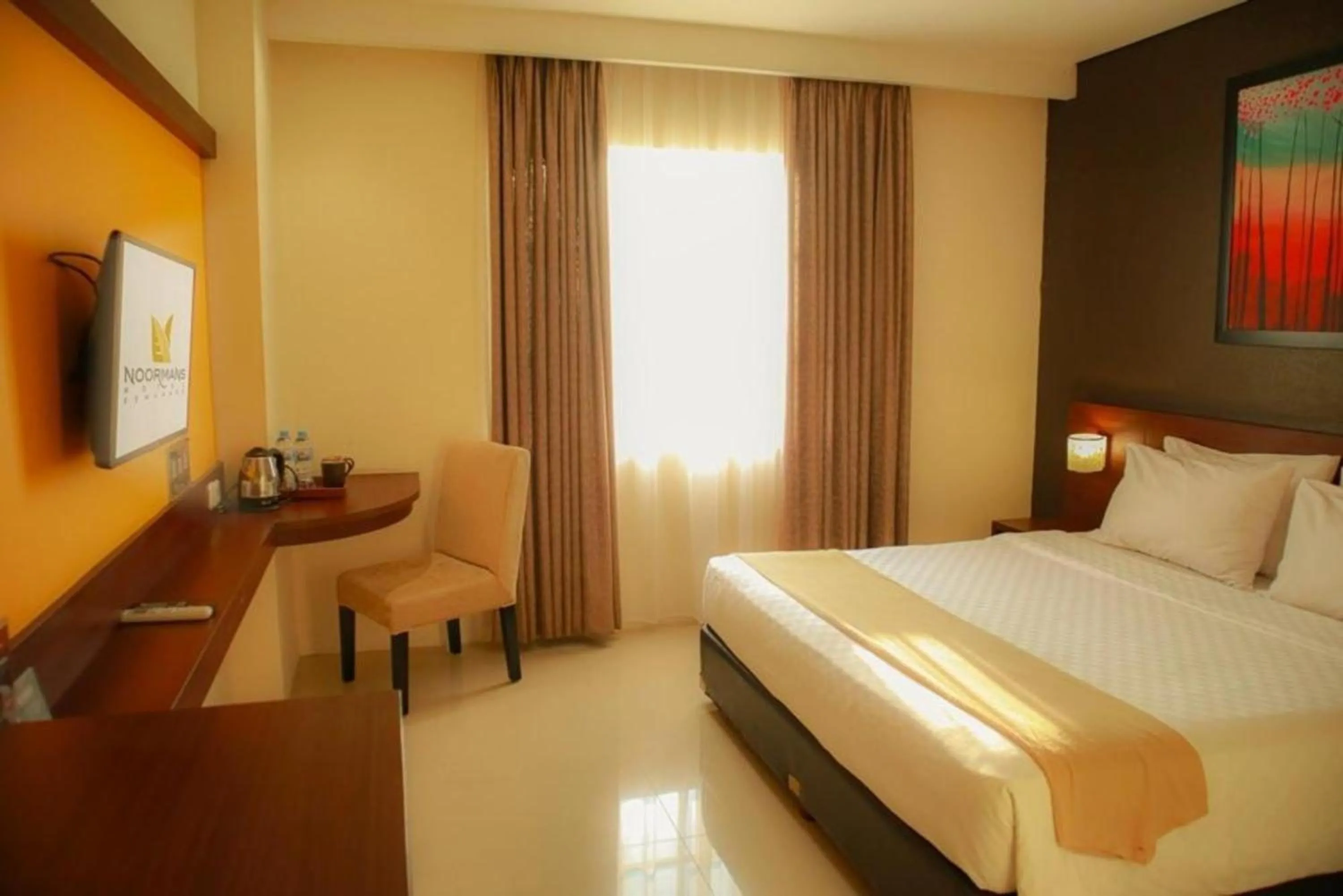 Bed in Noormans Hotel Semarang